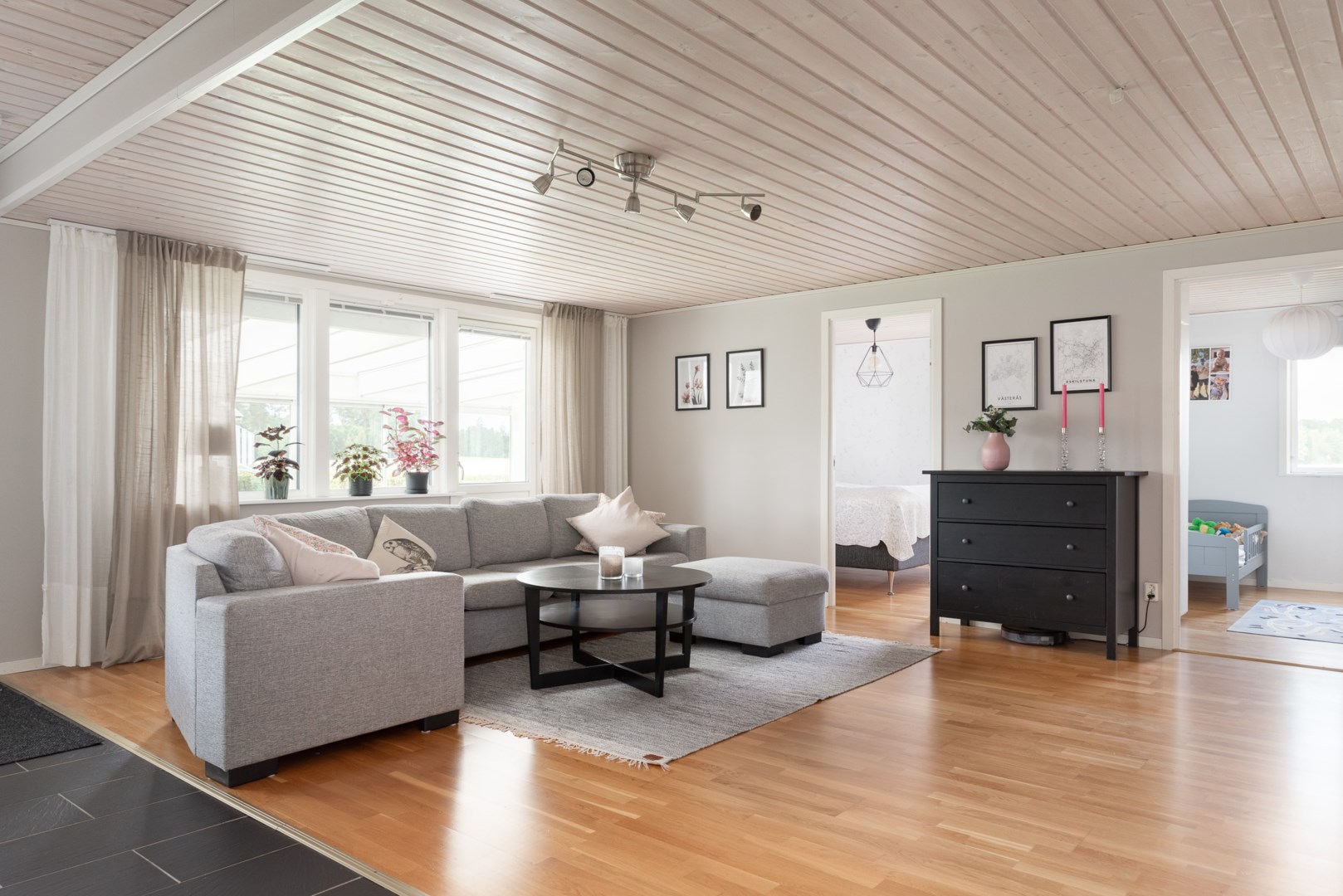 Bostadsbild från Klarinettvägen 18, Såld i Lycksta, Västerås