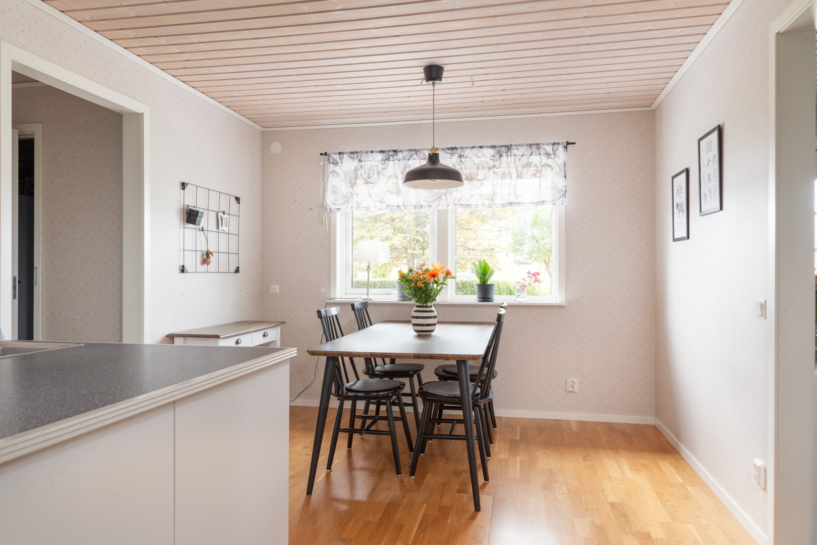 Bostadsbild från Klarinettvägen 18, Såld i Lycksta, Västerås