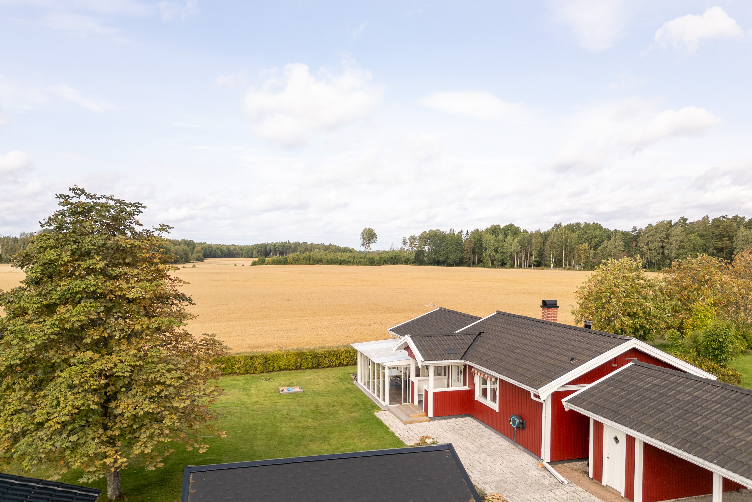 Bostadsbild från Klarinettvägen 18, Såld i Lycksta, Västerås