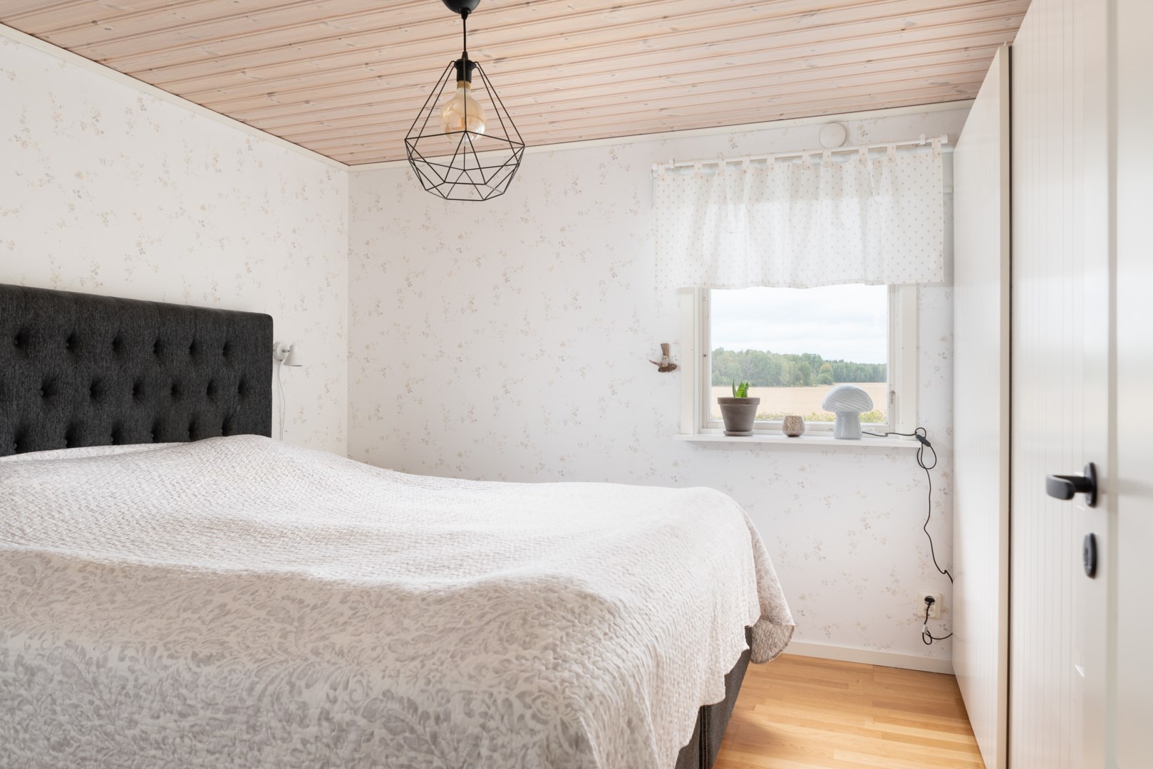 Bostadsbild från Klarinettvägen 18, Såld i Lycksta, Västerås