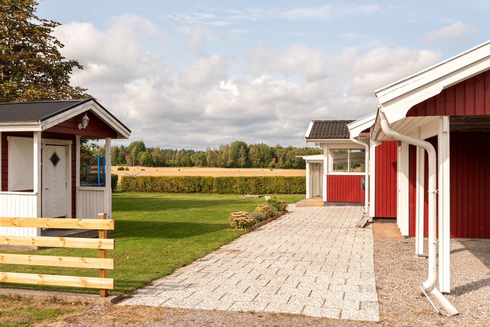 Bostadsbild från Klarinettvägen 18, Såld i Lycksta, Västerås