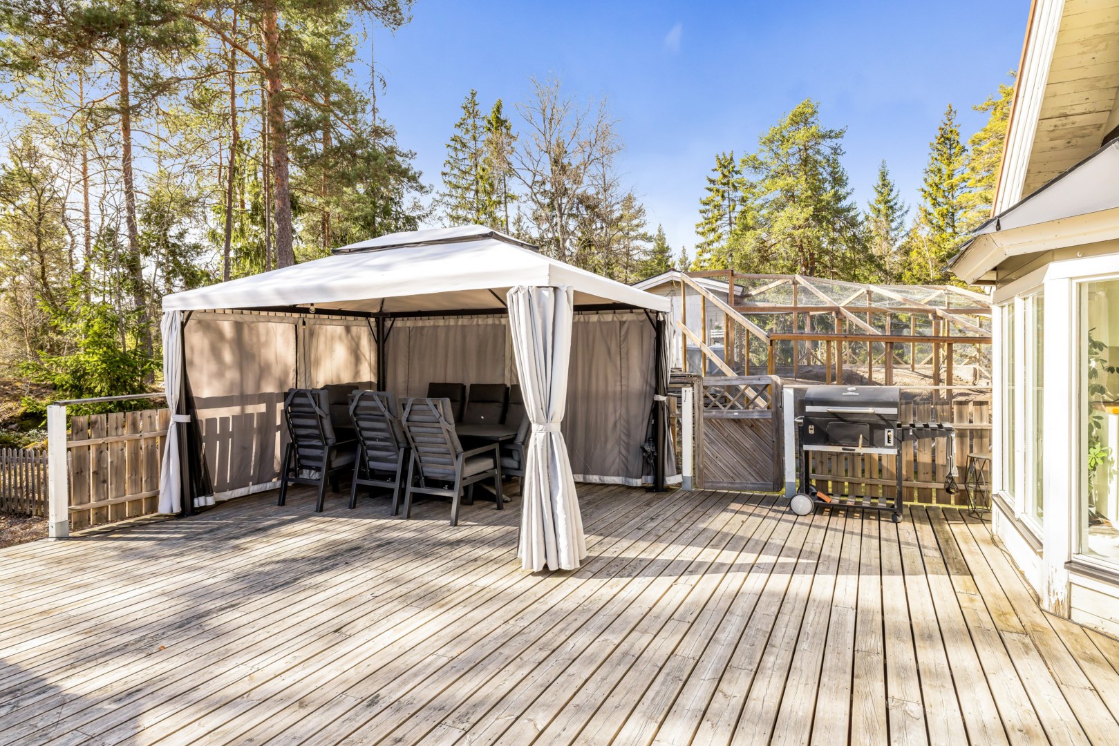 Bostadsbild från Järvstigen 6, Såld i Järlåsa, Uppsala