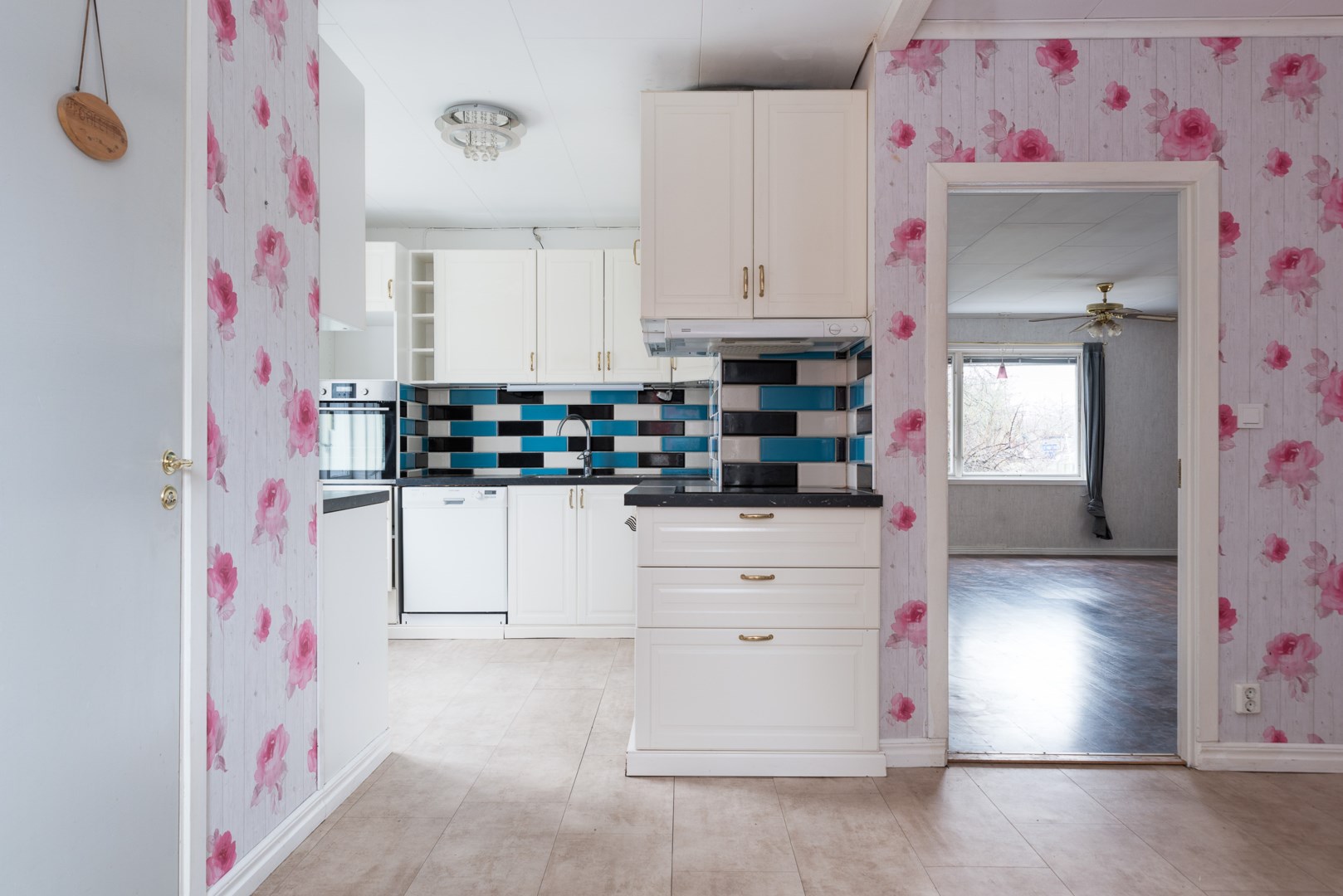 Bostadsbild från Gotövägen 12, Såld i Barkarö, Västerås