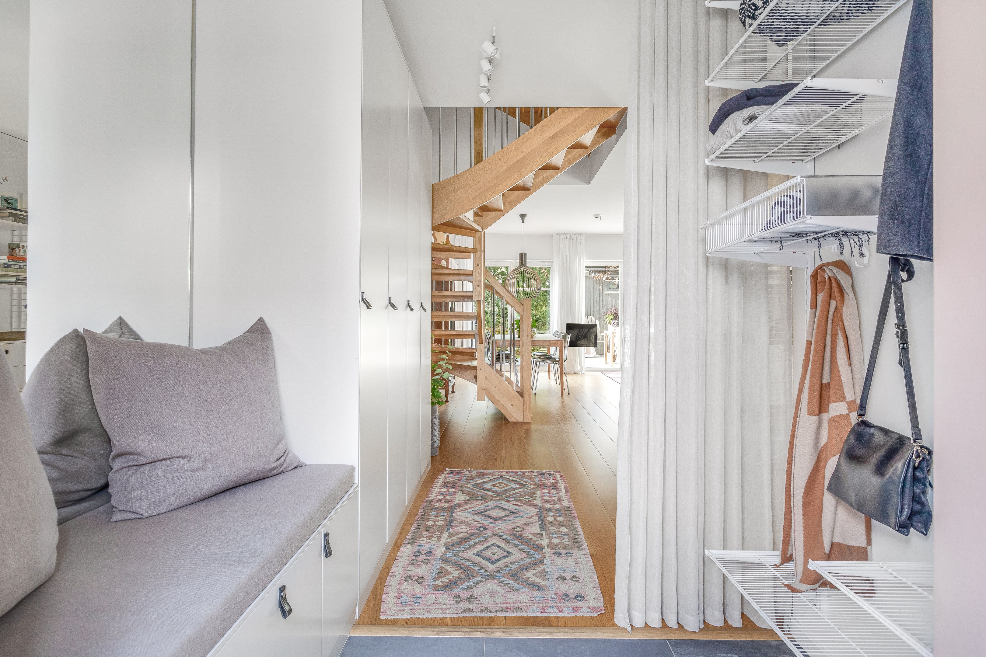 Bostadsbild från Bernadottestigen 22, Såld i Valsätra, Uppsala