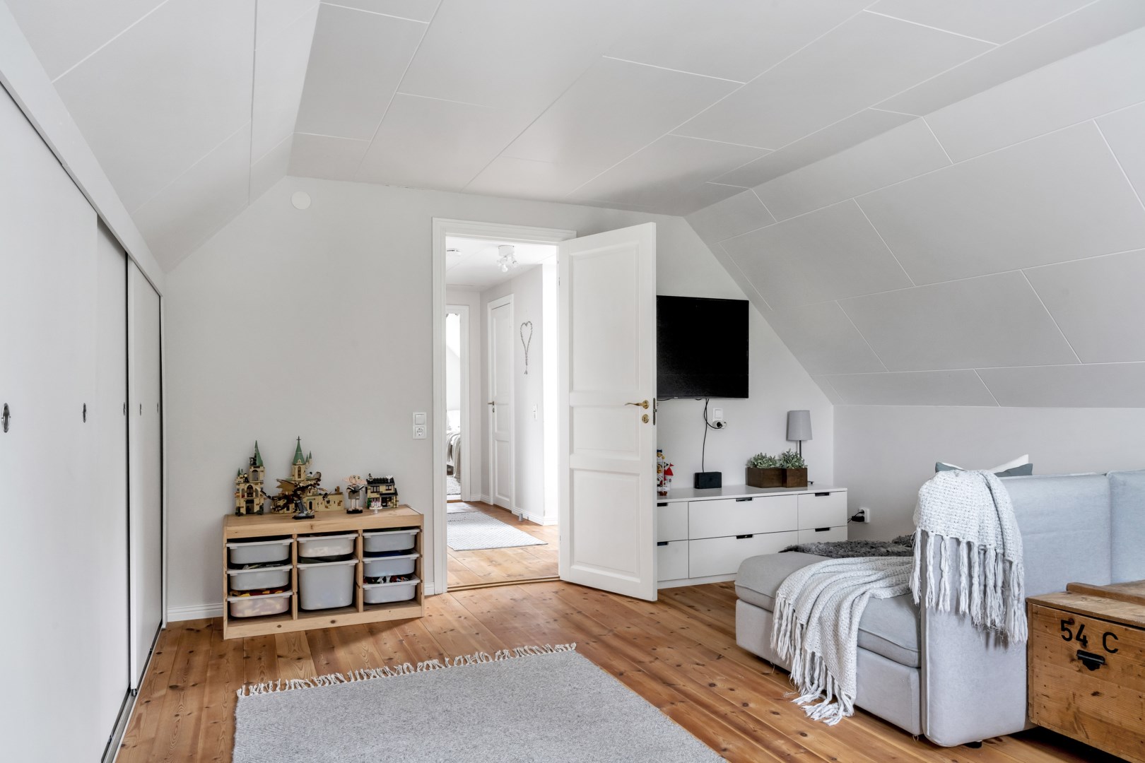 Bostadsbild från Hedensbergsvägen 26B, Såld i Berthåga, Uppsala