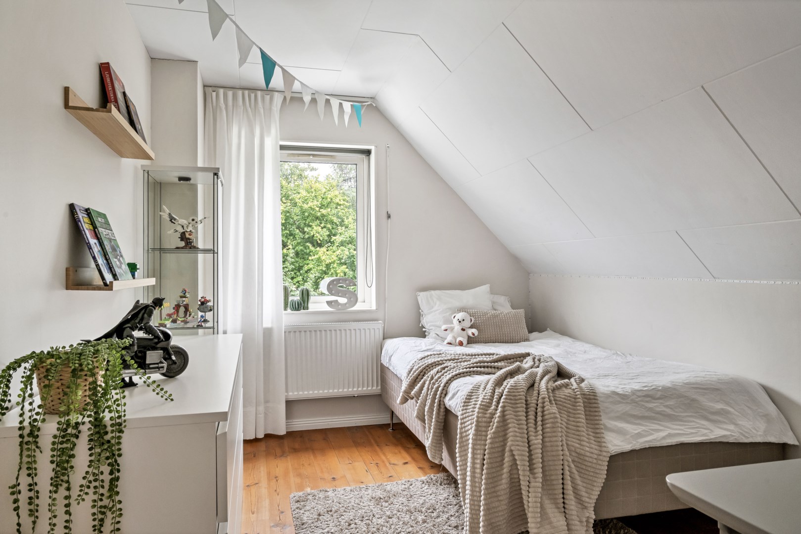 Bostadsbild från Hedensbergsvägen 26B, Såld i Berthåga, Uppsala