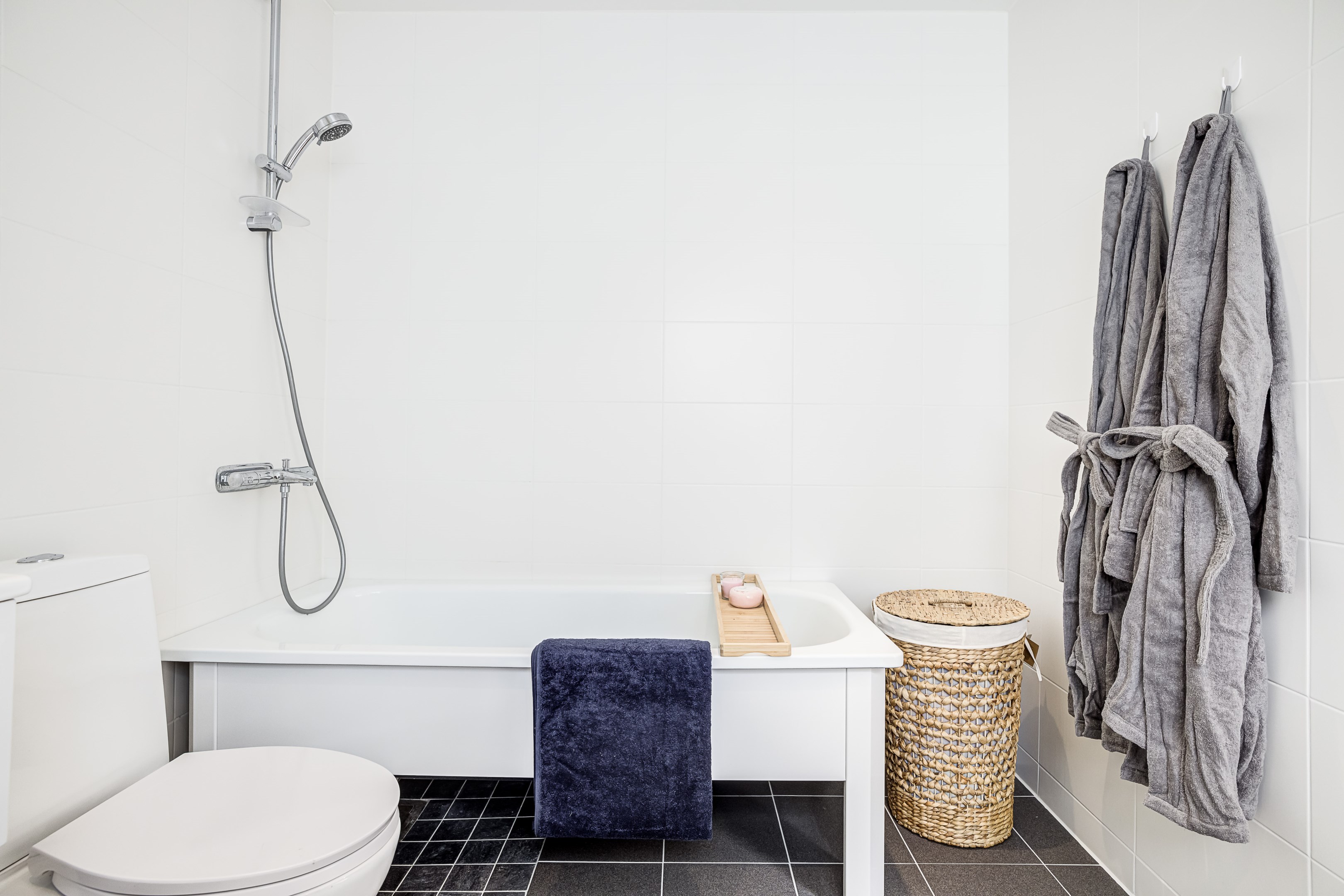 Bostadsbild från Kaprifolvägen 7, Till salu i Örsundsbro, Enköping