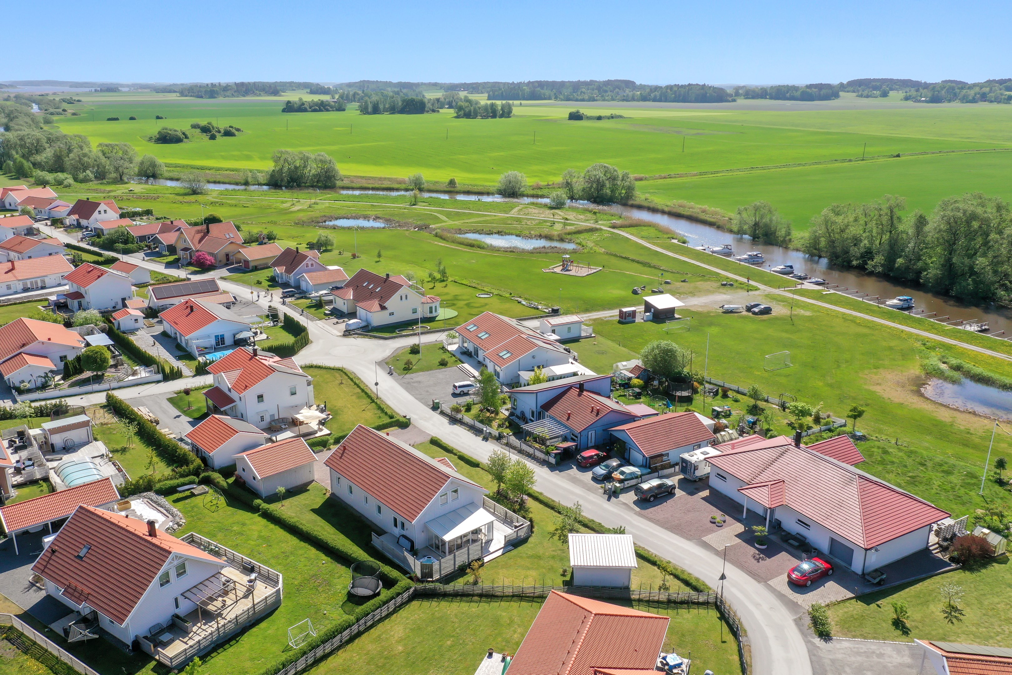 Bostadsbild från Kaprifolvägen 7, Till salu i Örsundsbro, Enköping