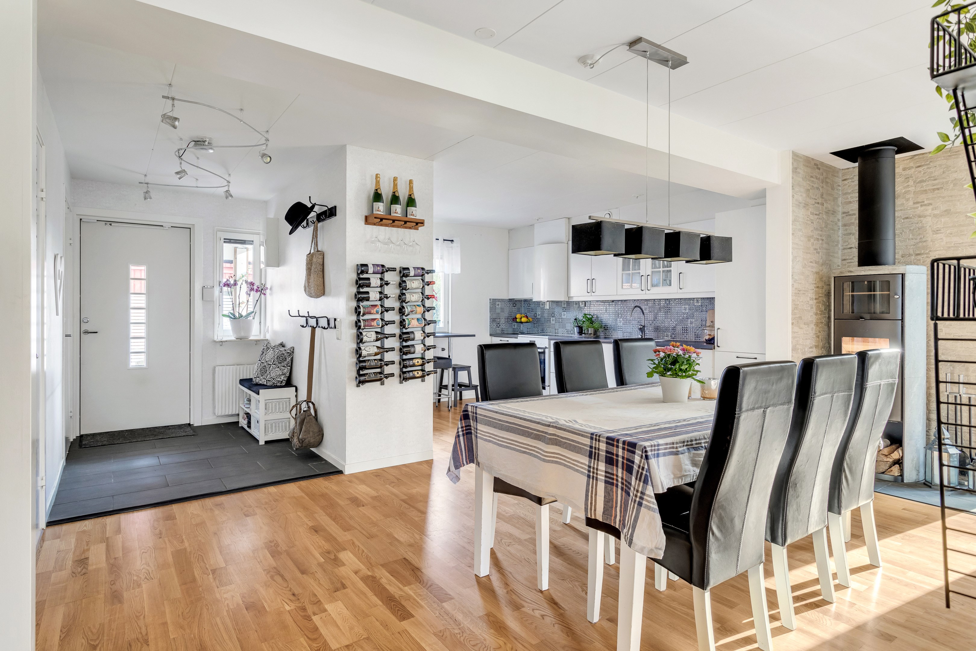 Bostadsbild från Åskmolnsvägen 29, Såld i Storvreta, Uppsala