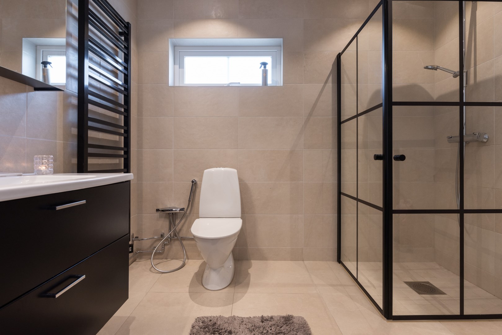 Bostadsbild från Albertusvägen 58, Såld i Dingtuna, Västerås