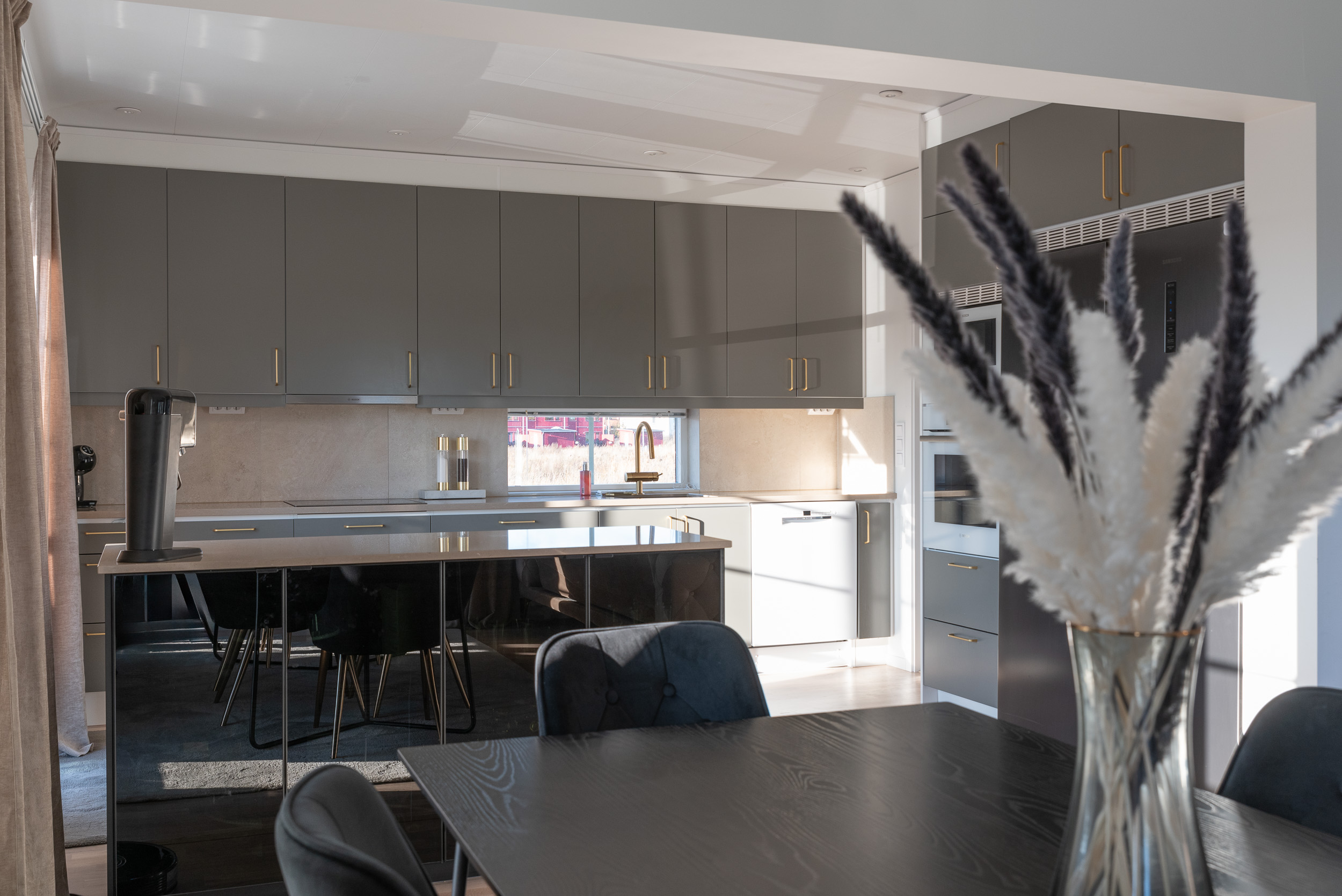 Bostadsbild från Albertusvägen 58, Såld i Dingtuna, Västerås