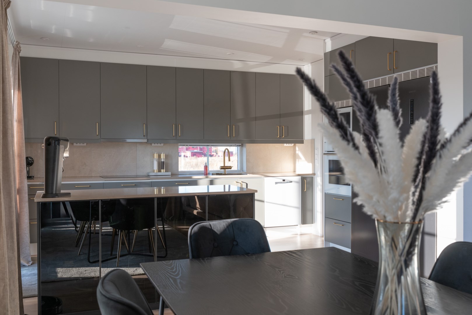 Bostadsbild från Albertusvägen 58, Såld i Dingtuna, Västerås