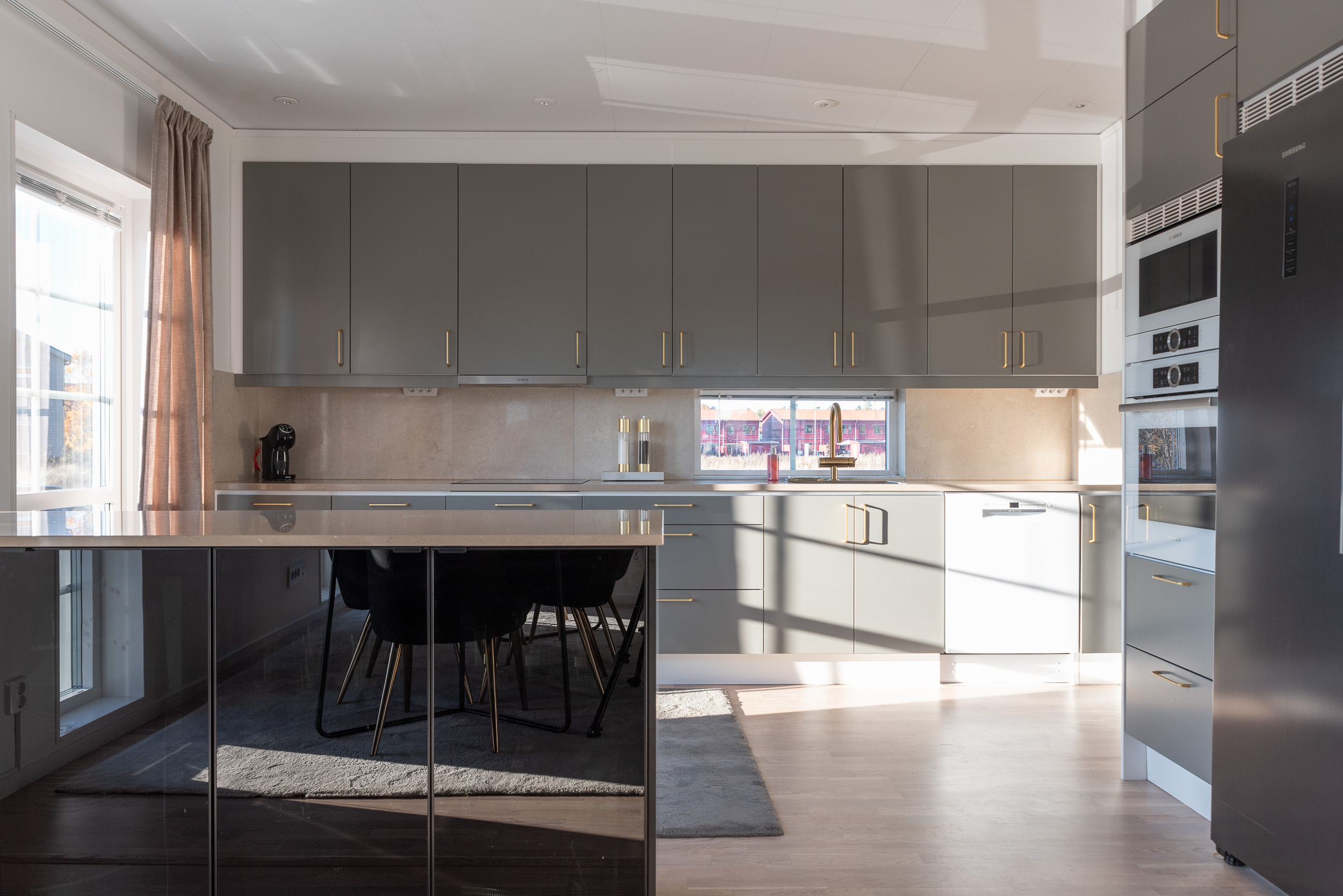 Bostadsbild från Albertusvägen 58, Såld i Dingtuna, Västerås