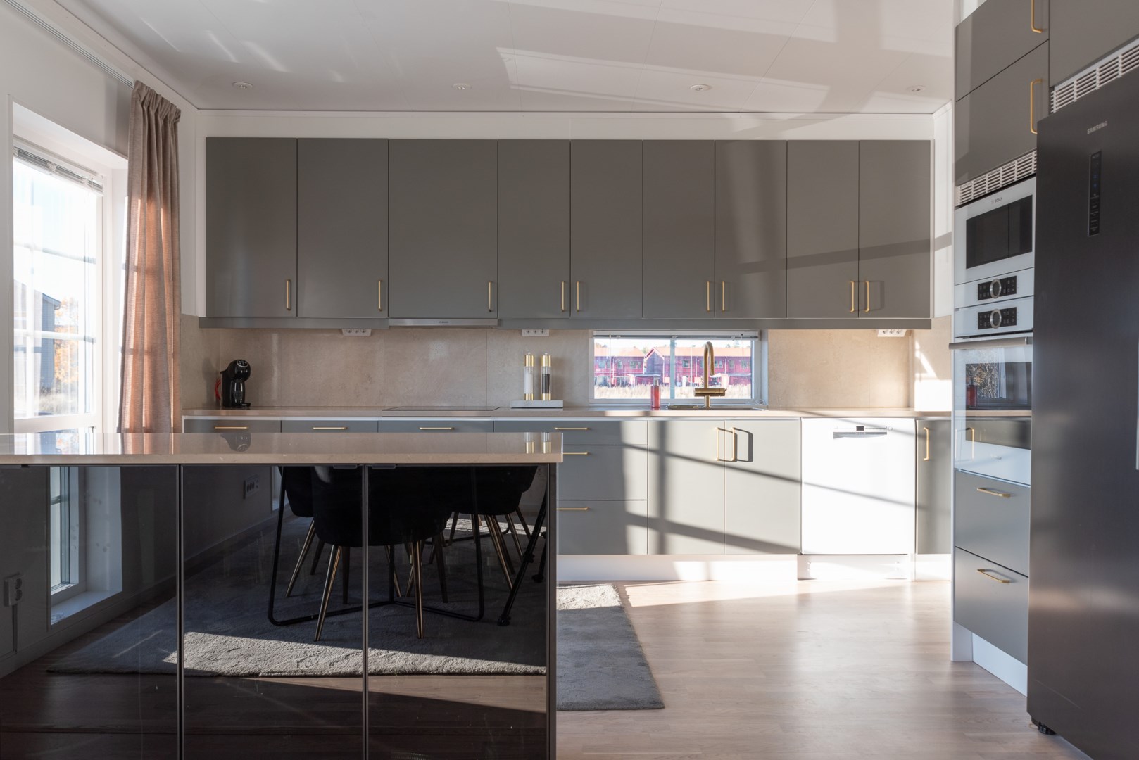 Bostadsbild från Albertusvägen 58, Såld i Dingtuna, Västerås