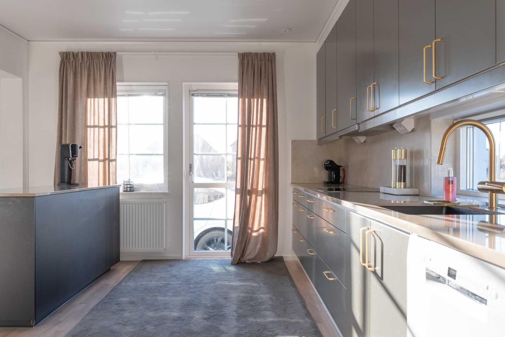 Bostadsbild från Albertusvägen 58, Såld i Dingtuna, Västerås