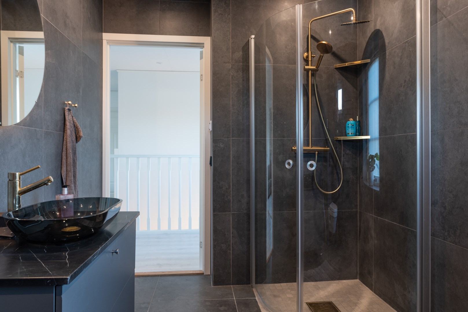 Bostadsbild från Albertusvägen 58, Såld i Dingtuna, Västerås