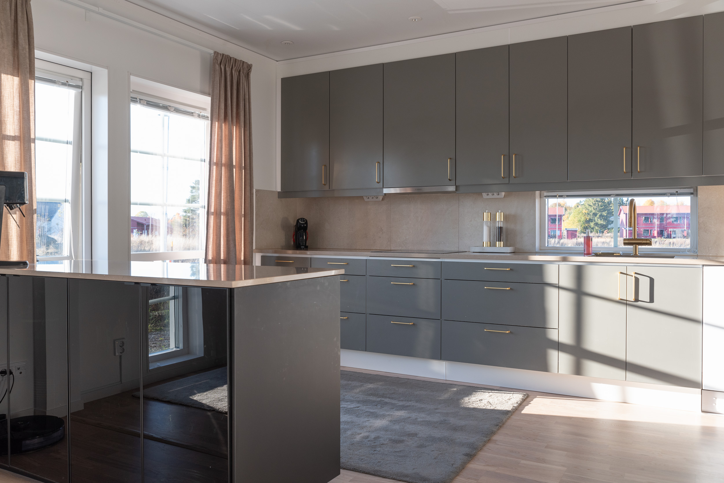 Bostadsbild från Albertusvägen 58, Såld i Dingtuna, Västerås