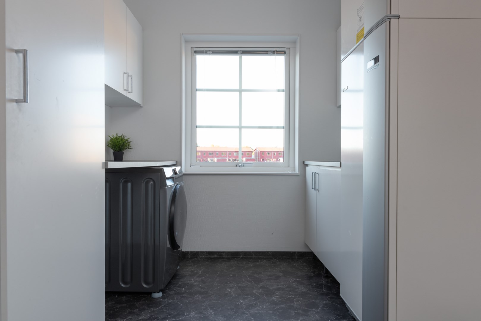 Bostadsbild från Albertusvägen 58, Såld i Dingtuna, Västerås