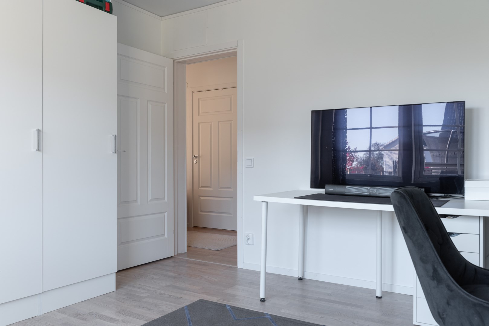 Bostadsbild från Albertusvägen 58, Såld i Dingtuna, Västerås