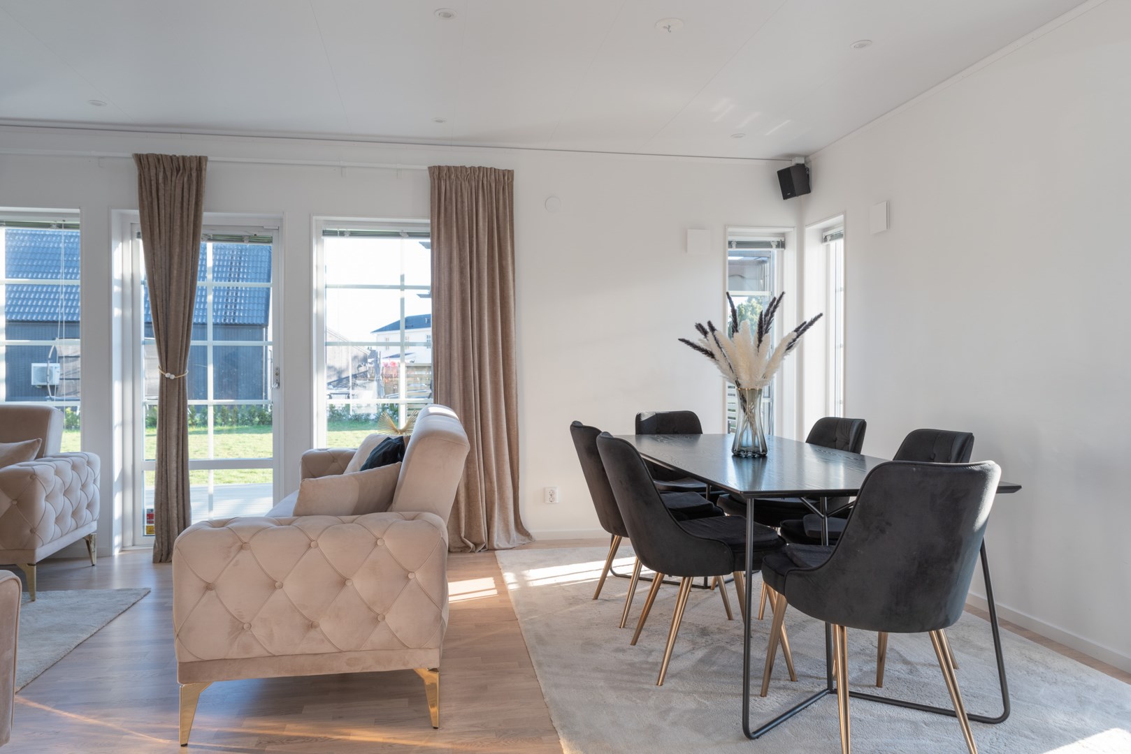 Bostadsbild från Albertusvägen 58, Såld i Dingtuna, Västerås