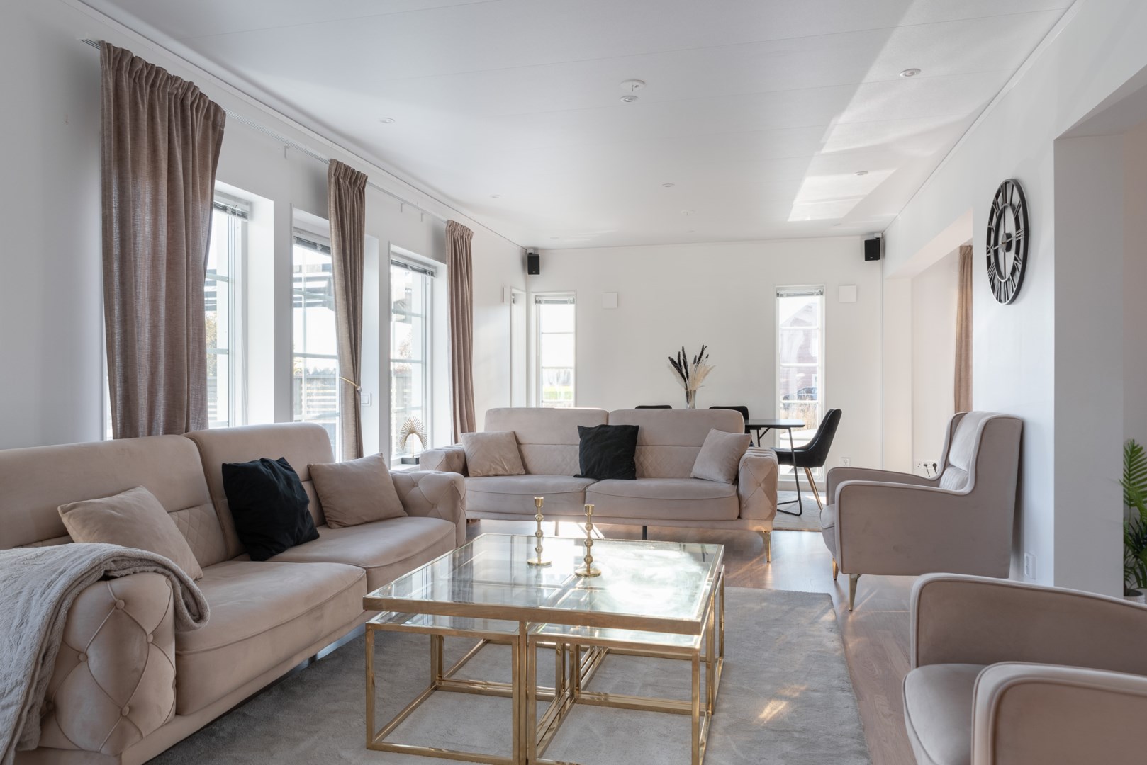 Bostadsbild från Albertusvägen 58, Såld i Dingtuna, Västerås