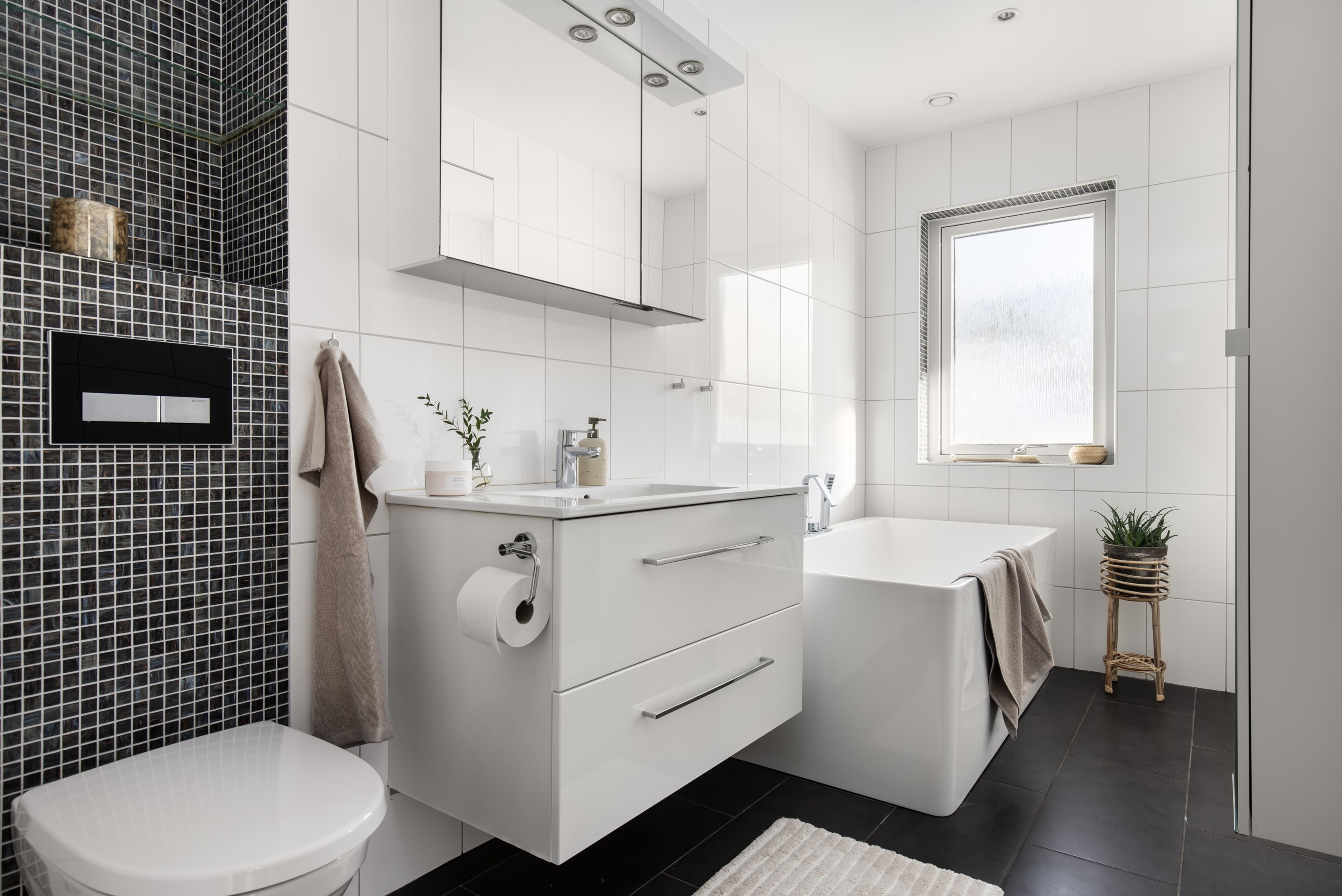 Bostadsbild från Ringleksvägen 21, Såld i Eriksvik, Nacka