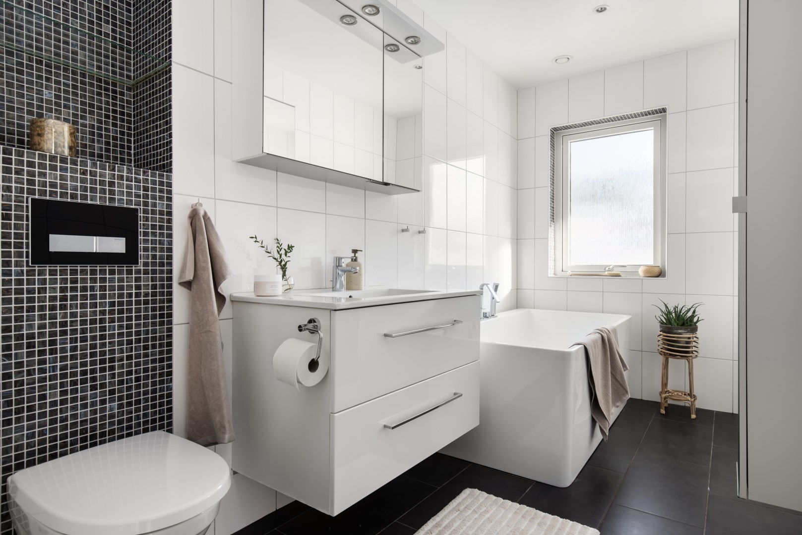 Bostadsbild från Ringleksvägen 21, Såld i Eriksvik, Nacka