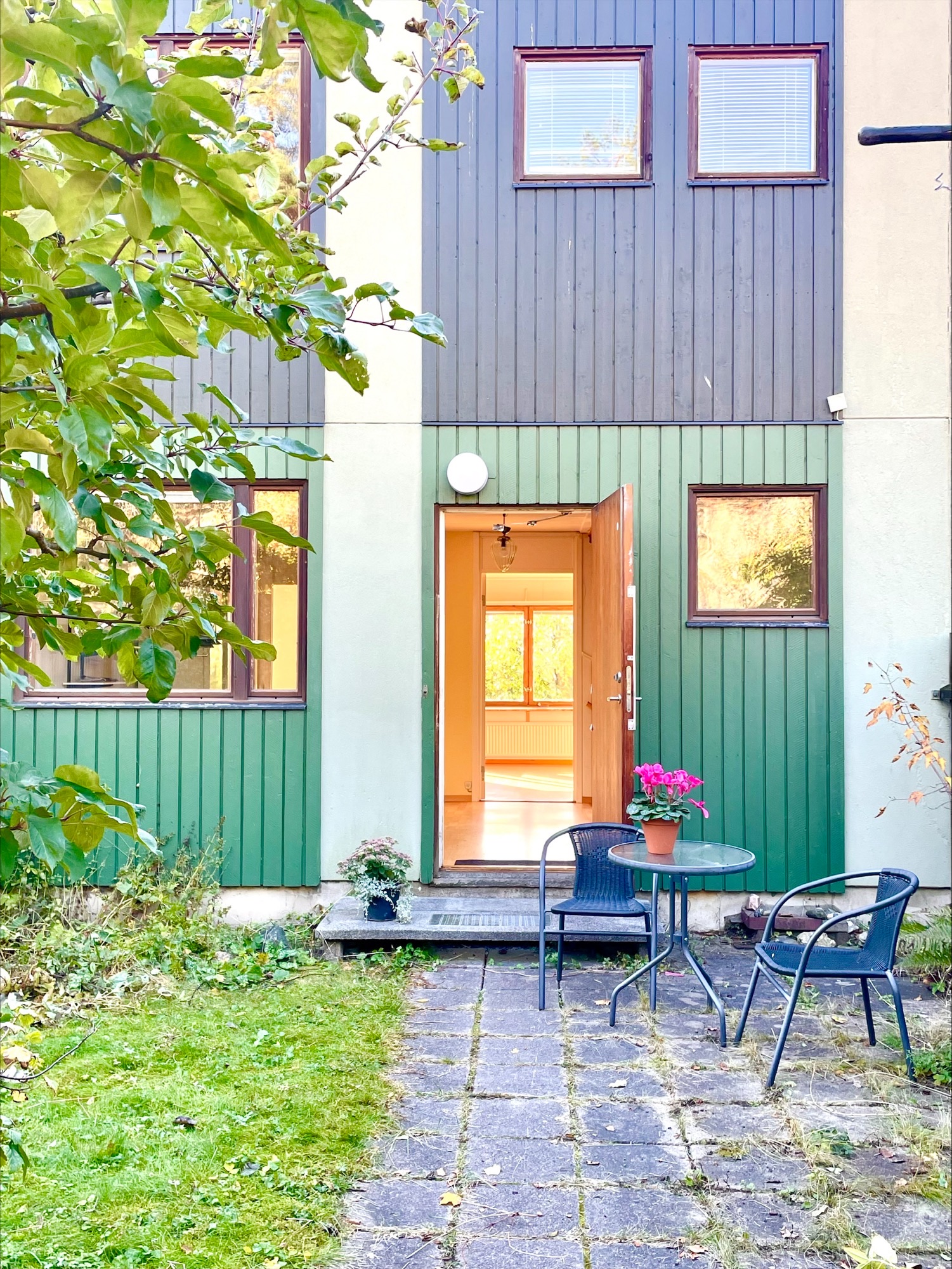 Bostadsbild från Knut Stangenbergs väg 82, Såld i Duvnäs Utskog, Nacka