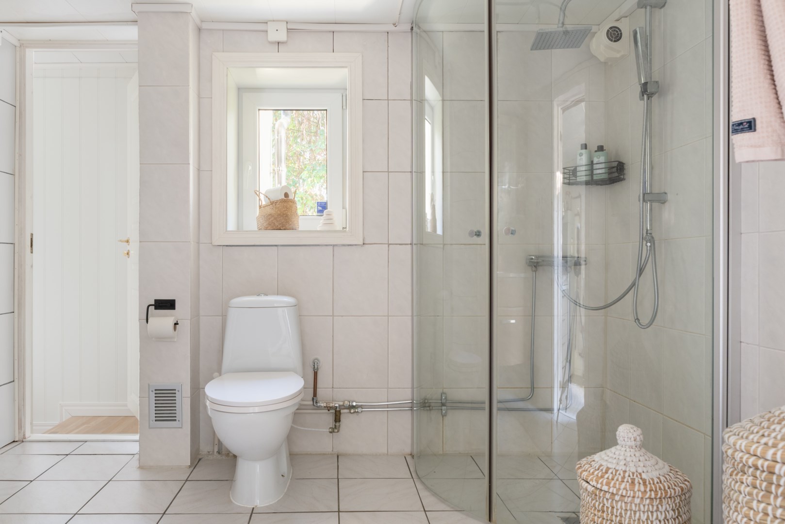 Bostadsbild från Östjädravägen 9, Såld i Dingtuna, Västerås