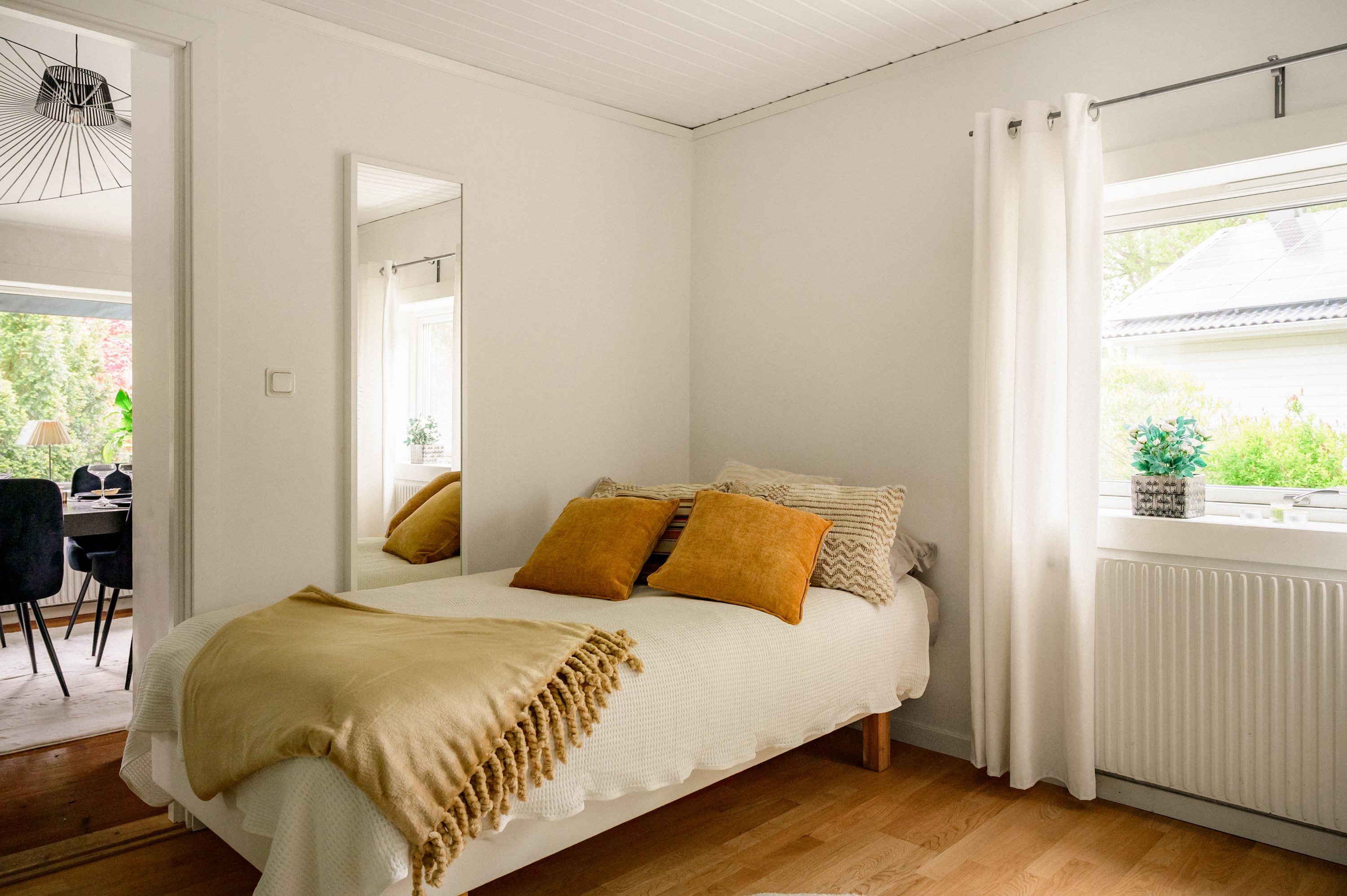 Sovrum innanför matsal