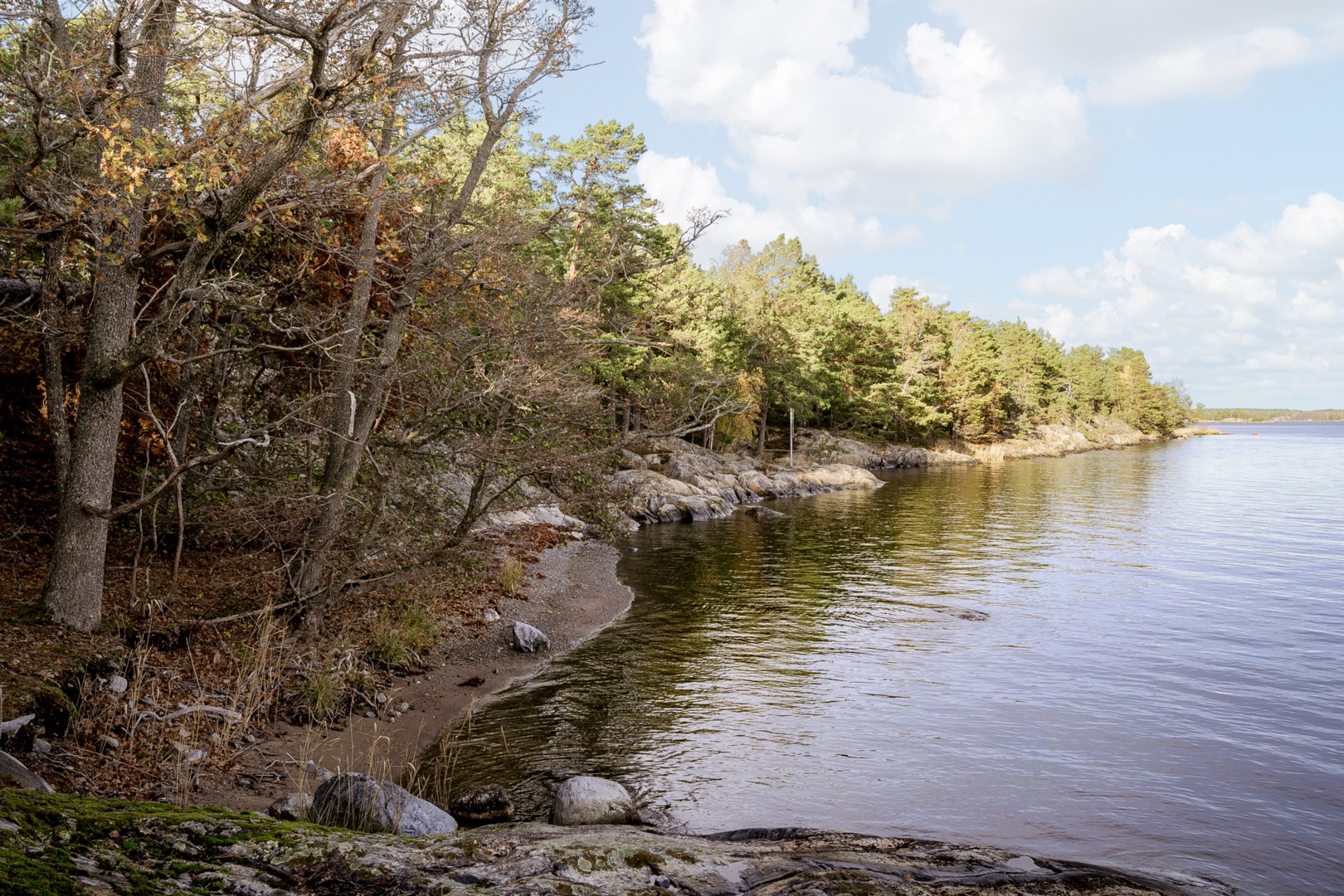 Badklippor några minuters promenad bort