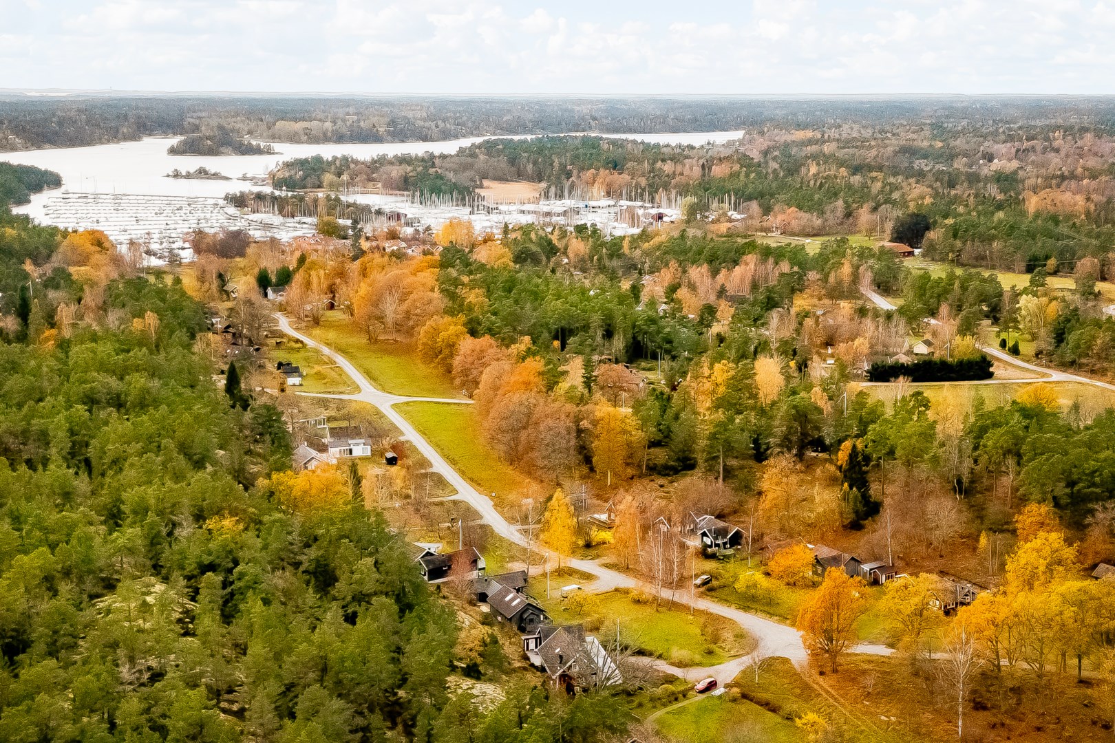 Bo med promenadavstånd till Bullandö Marina