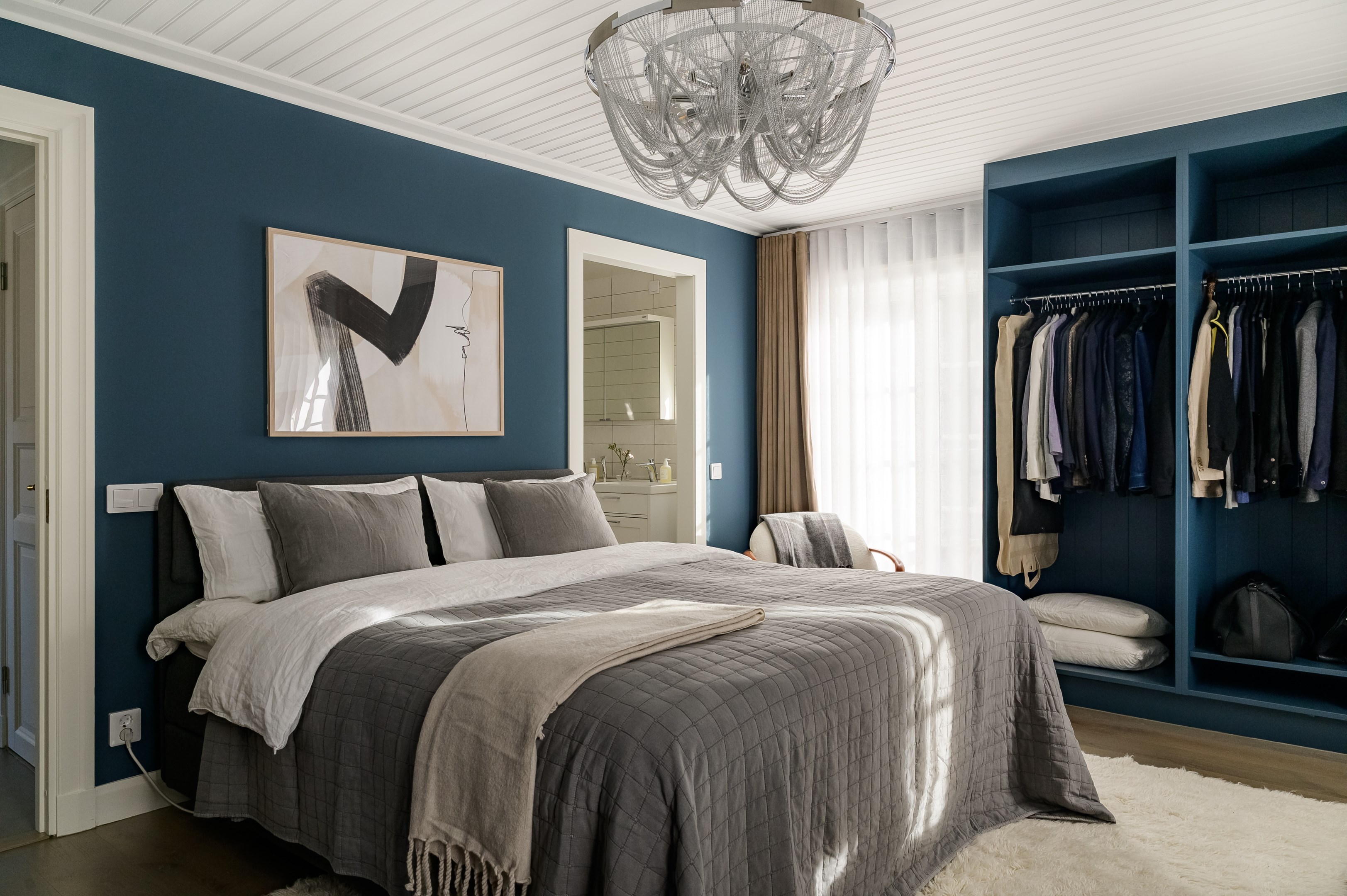 Master bedroom med ensuite