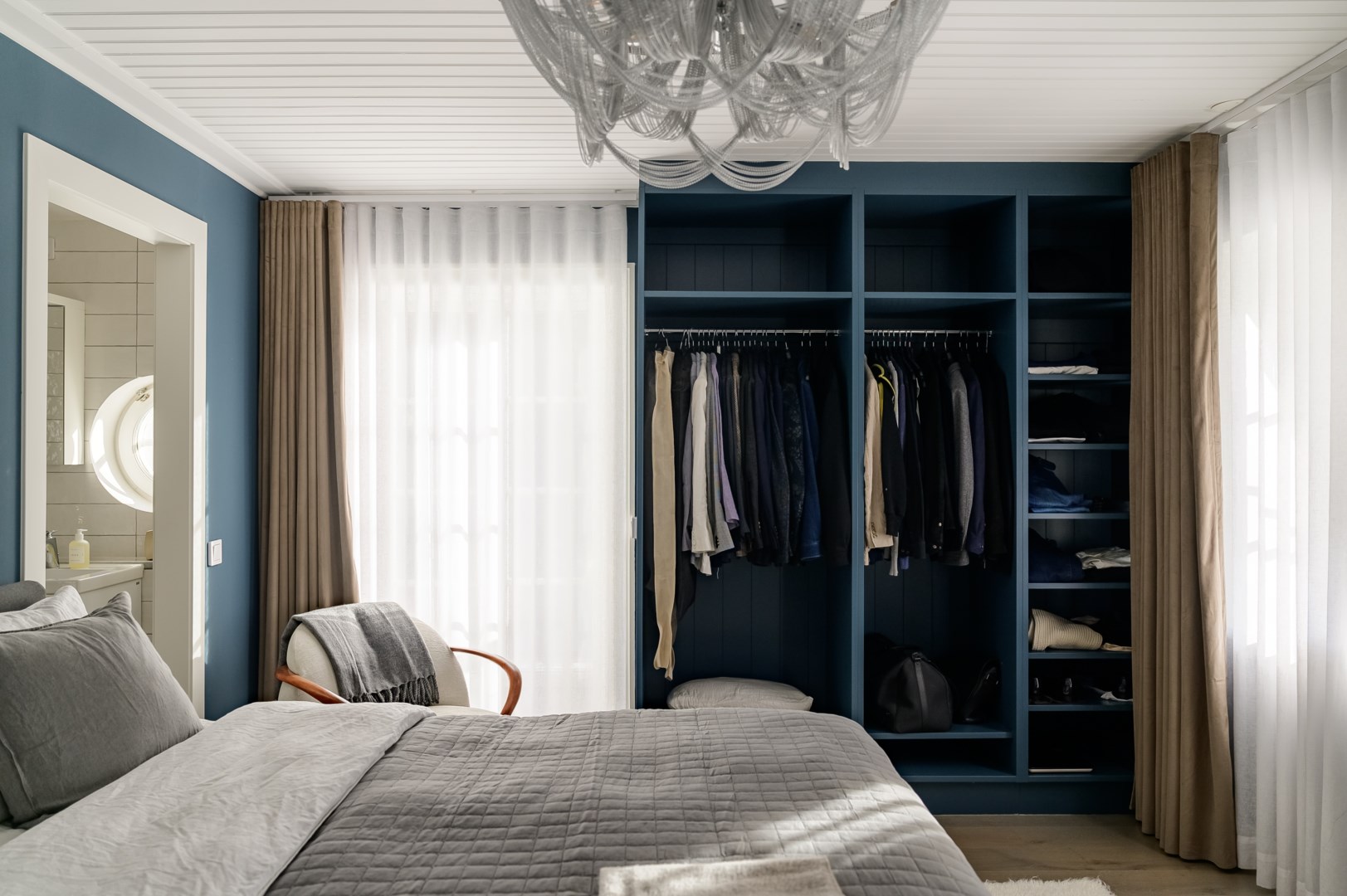 Master bedroom med ensuite