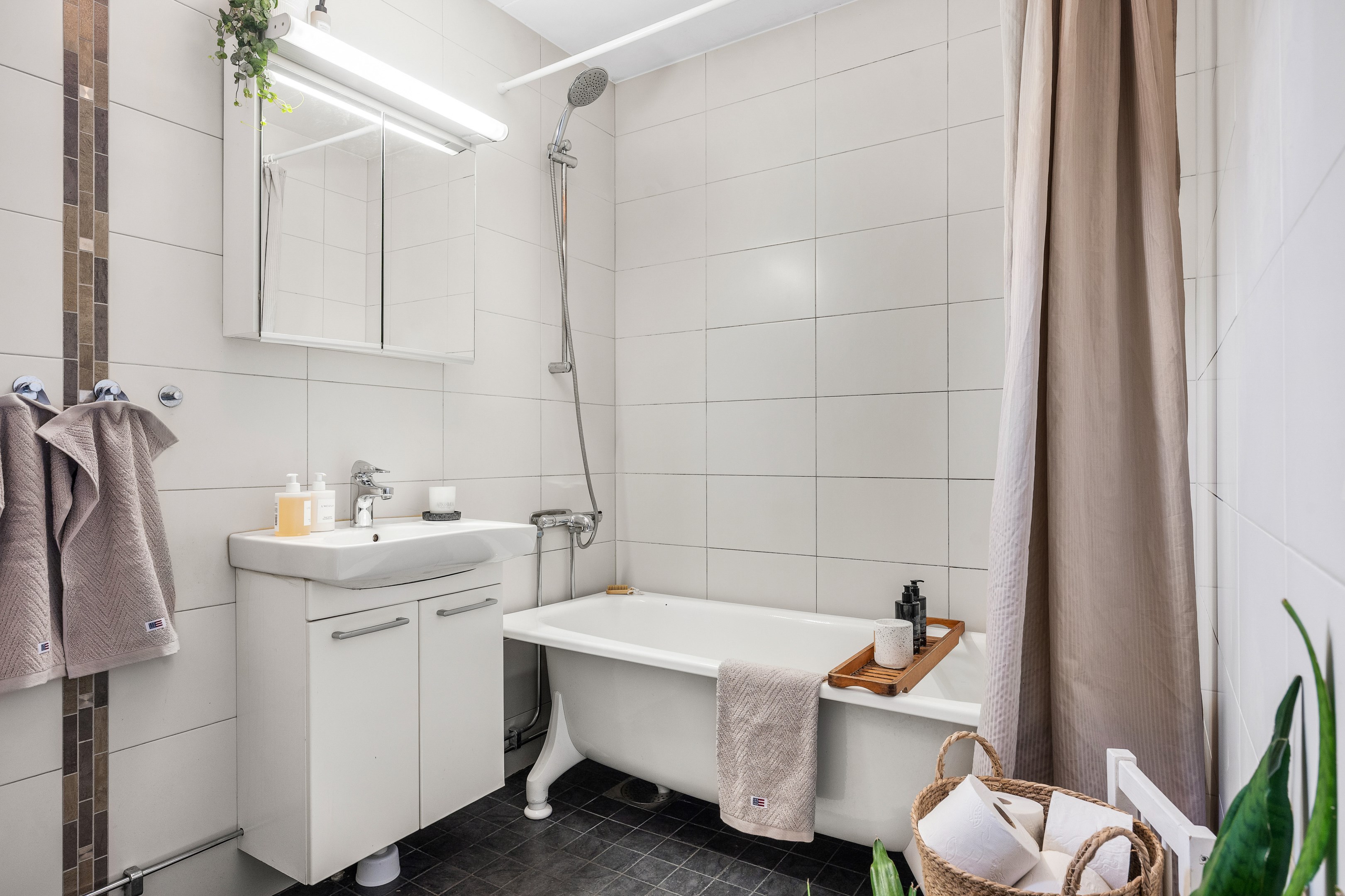Bostadsbild från Slöjmolnsvägen 14, Såld i Storvreta, Uppsala
