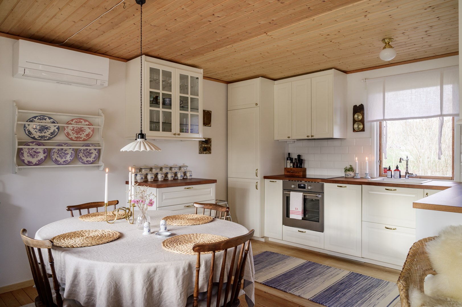 Bostadsbild från Björksalavägen 12, Såld i Älvsala, Värmdö