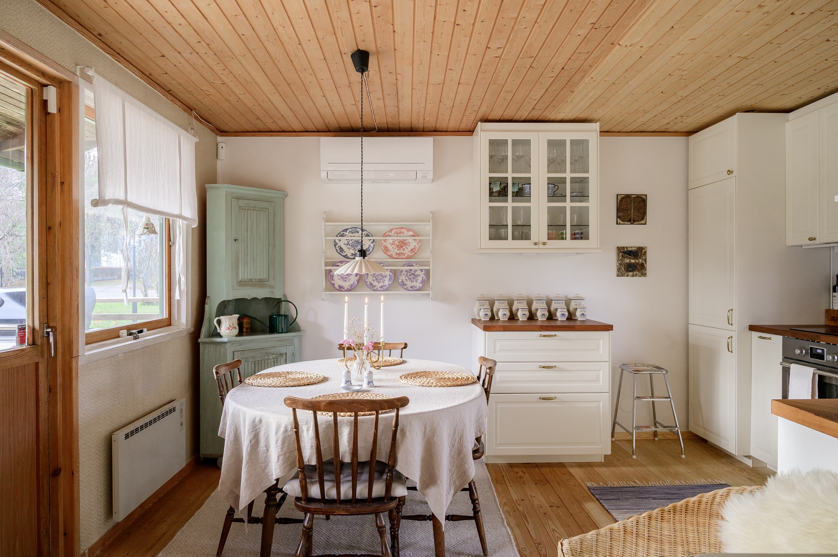 Bostadsbild från Björksalavägen 12, Såld i Älvsala, Värmdö