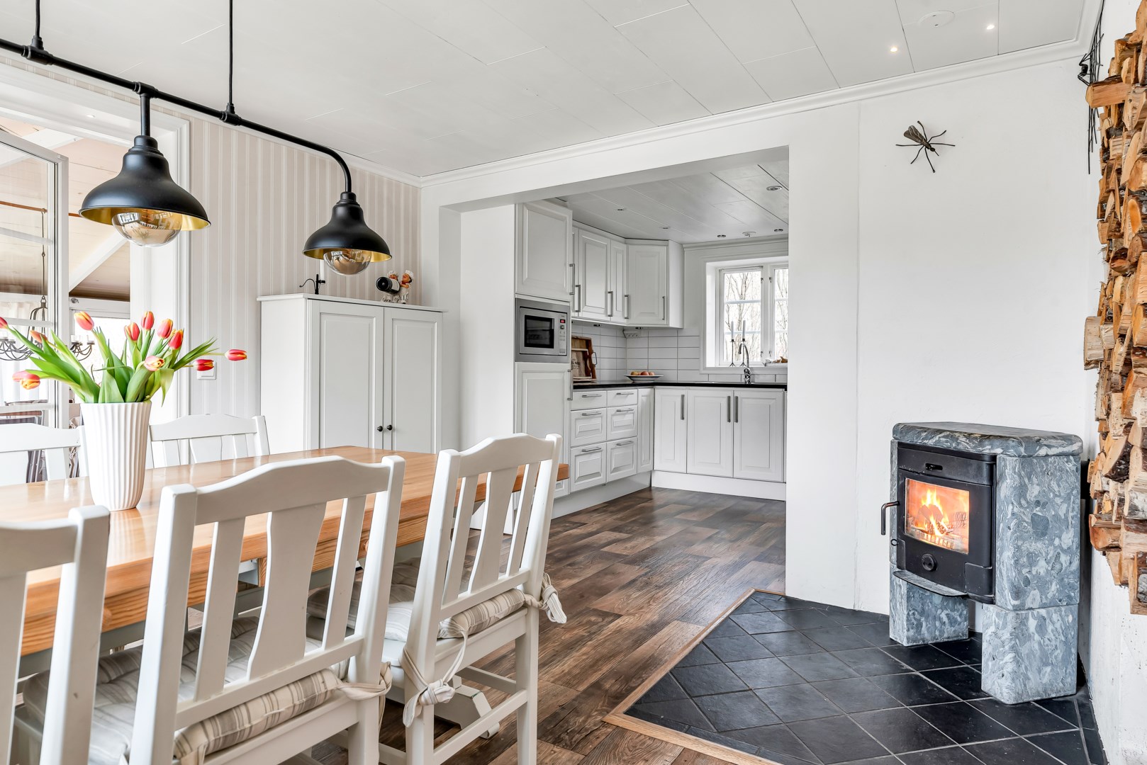 Bostadsbild från Västerberga Storstenen 36, Såld i Rasbo, Uppsala