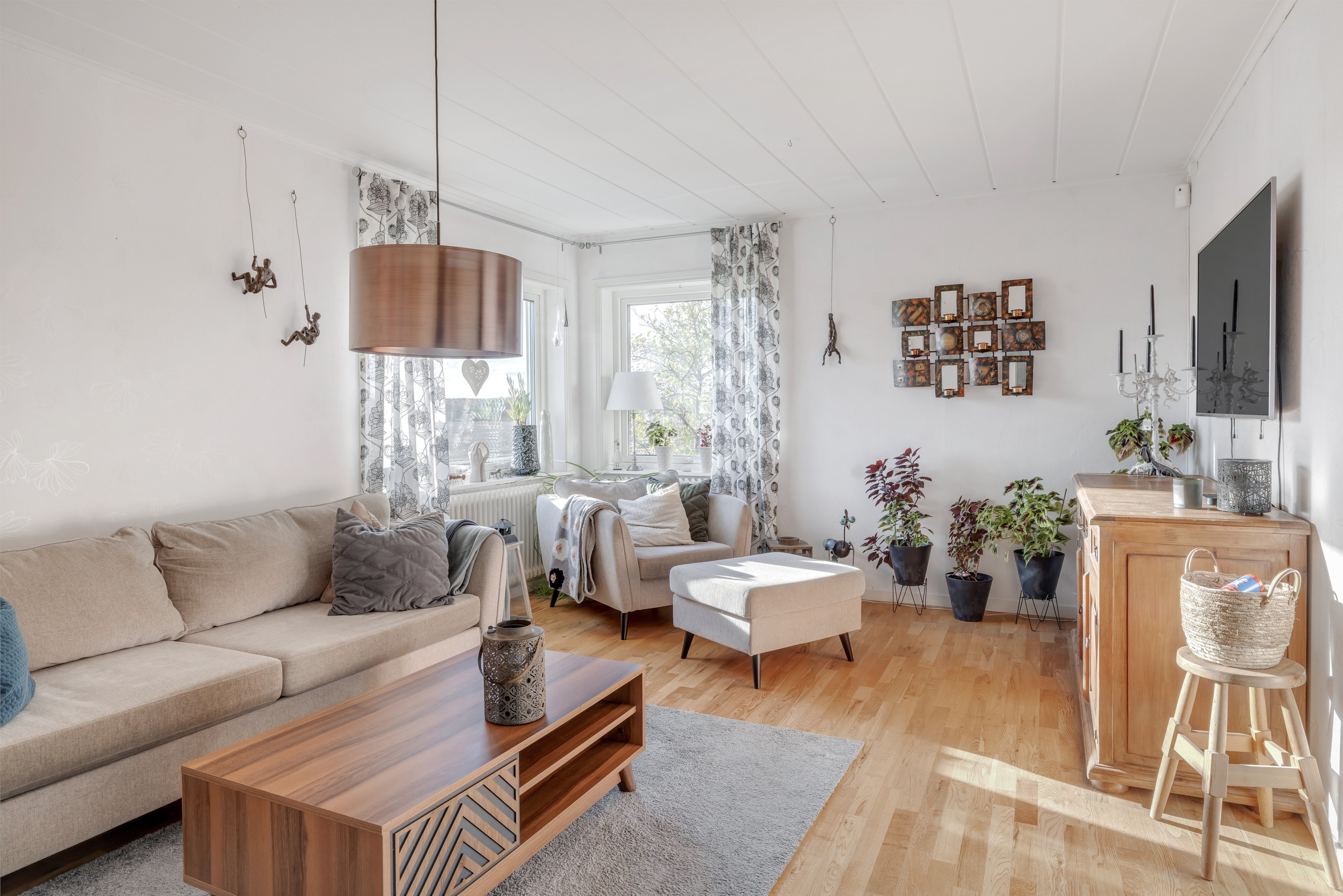 Bostadsbild från Apterarvägen 4, Till salu i Rasbo, Uppsala