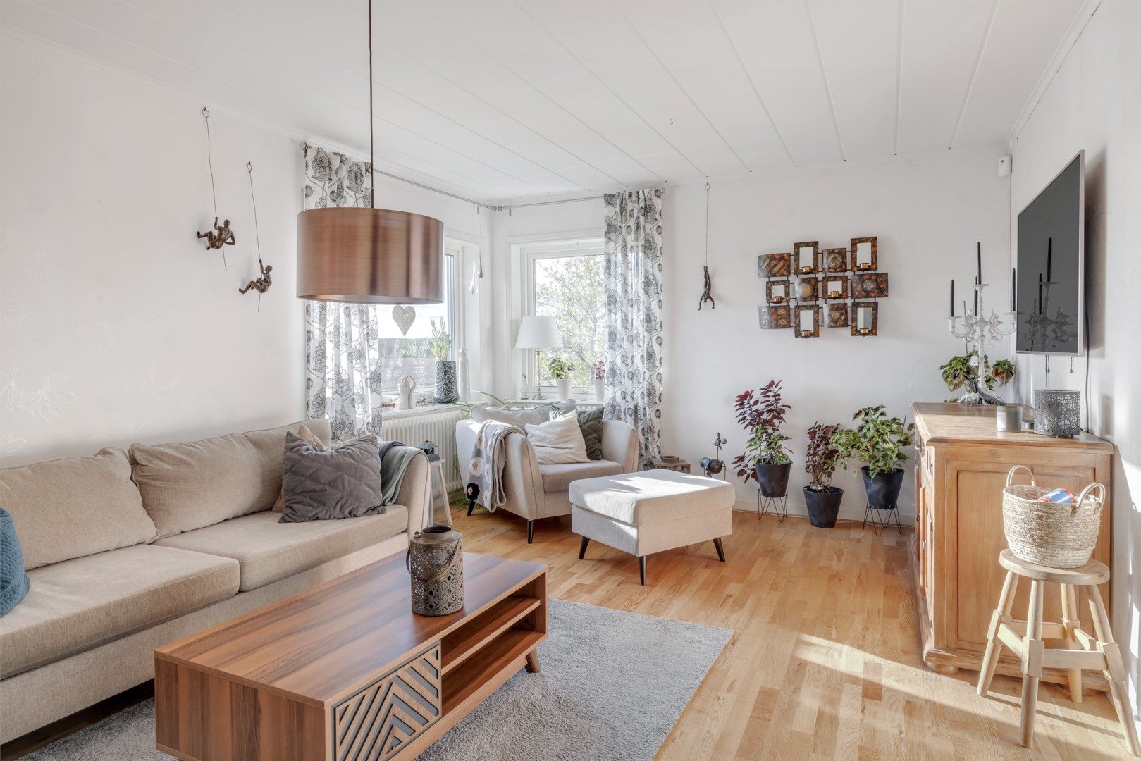 Bostadsbild från Apterarvägen 4, Till salu i Rasbo, Uppsala