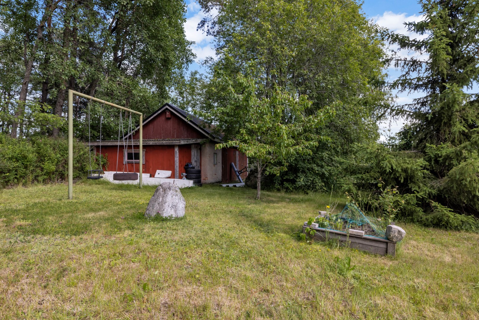 Bostadsbild från Apterarvägen 4, Till salu i Rasbo, Uppsala