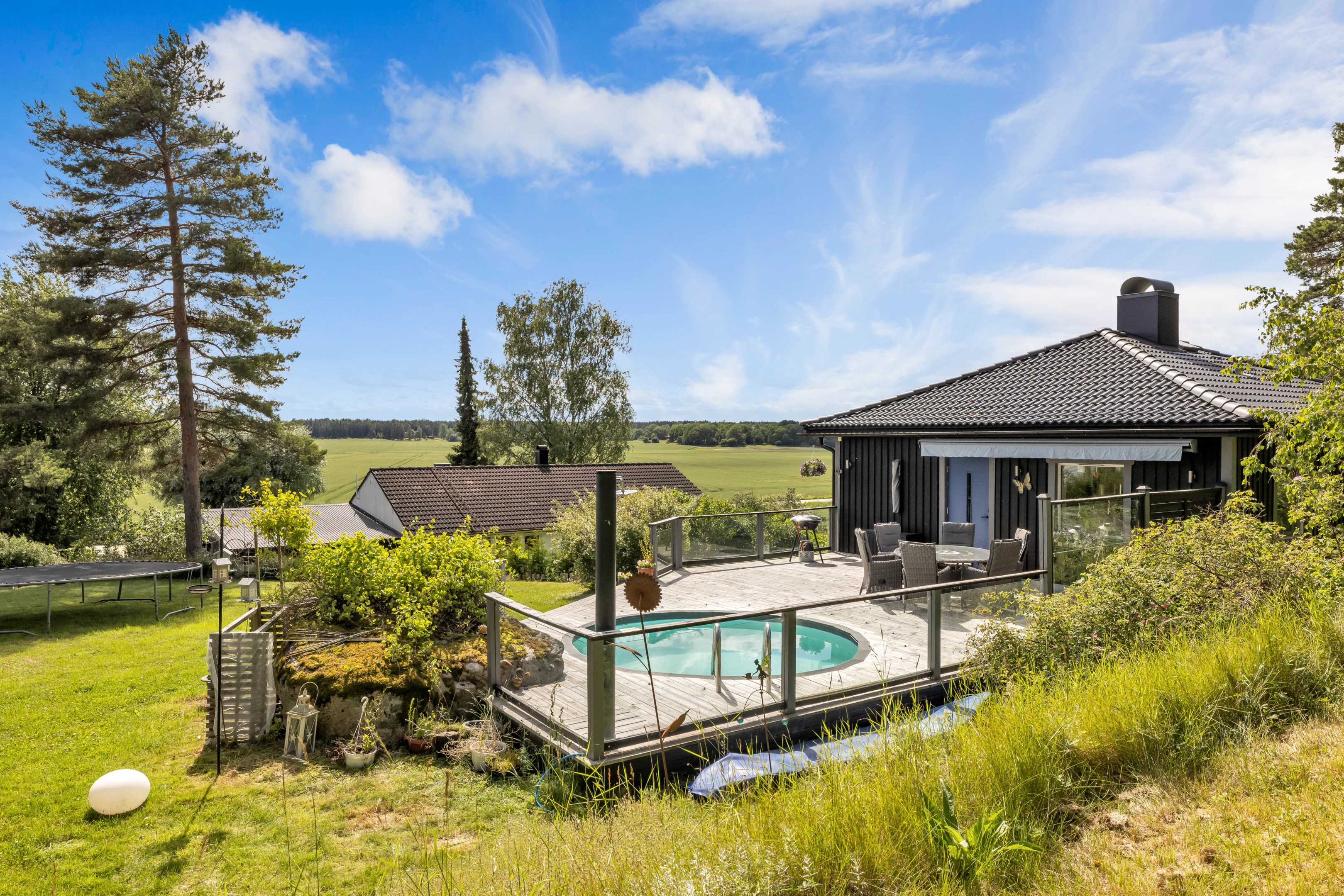 Bostadsbild från Apterarvägen 4, Till salu i Rasbo, Uppsala