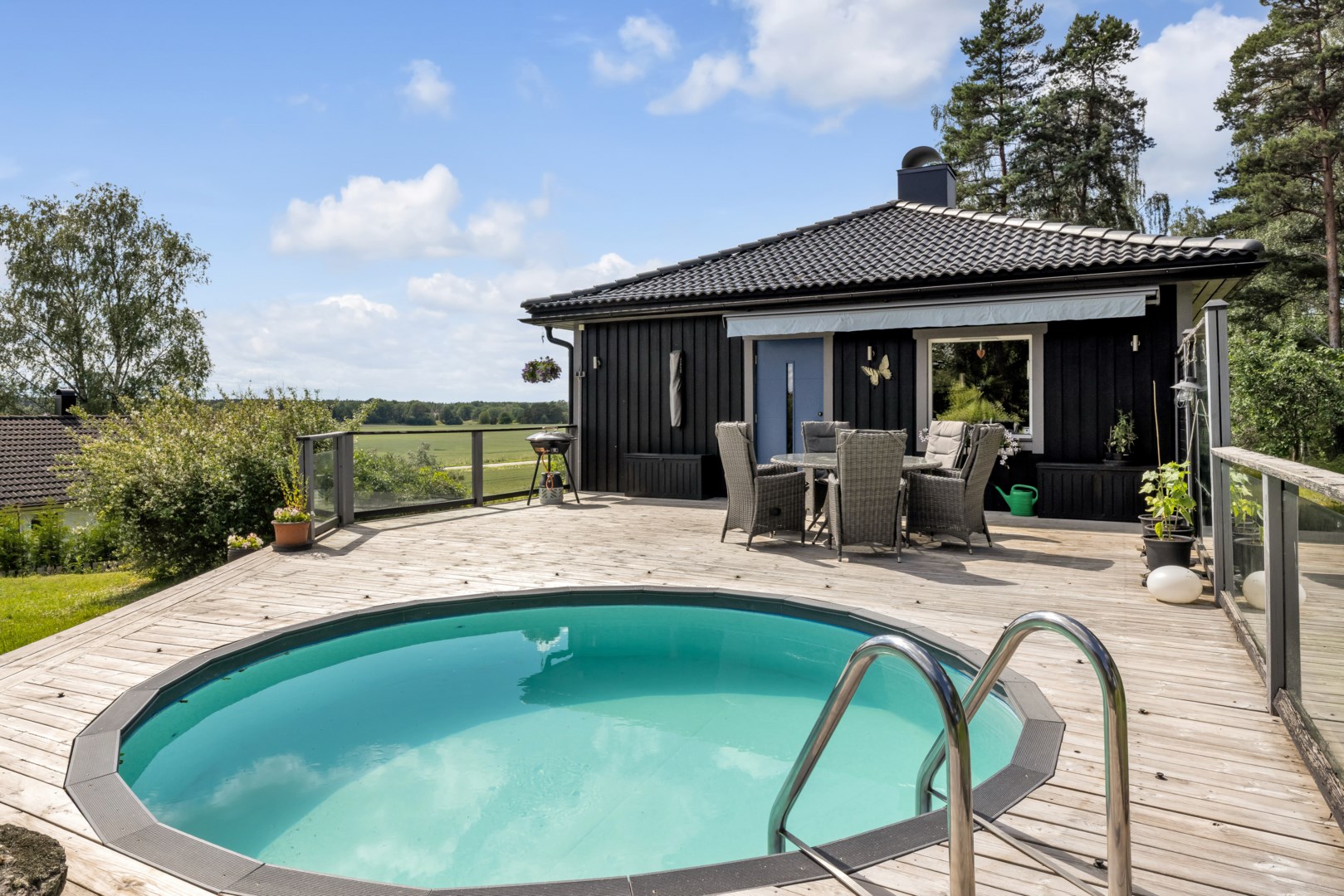 Bostadsbild från Apterarvägen 4, Till salu i Rasbo, Uppsala