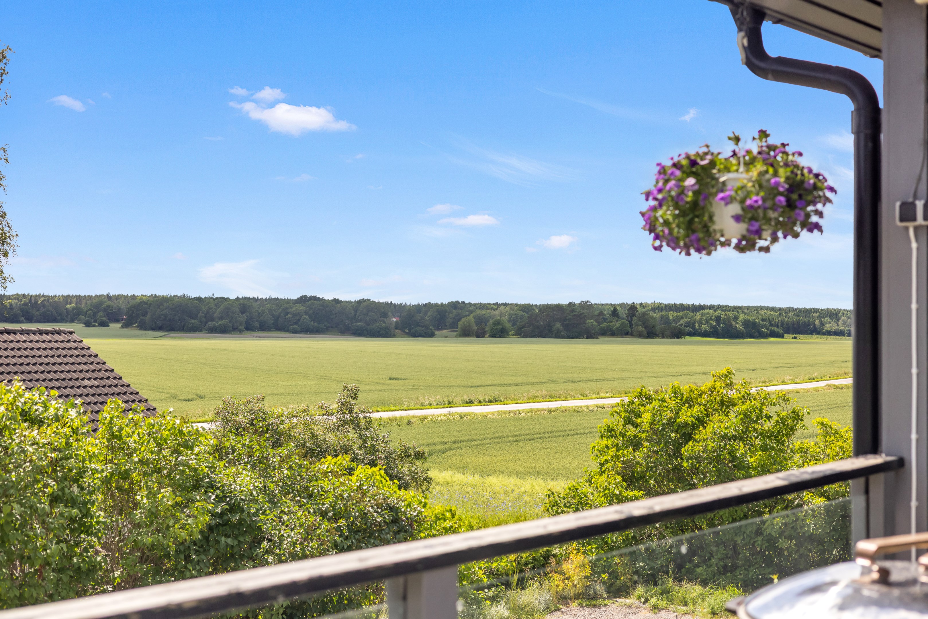 Bostadsbild från Apterarvägen 4, Till salu i Rasbo, Uppsala