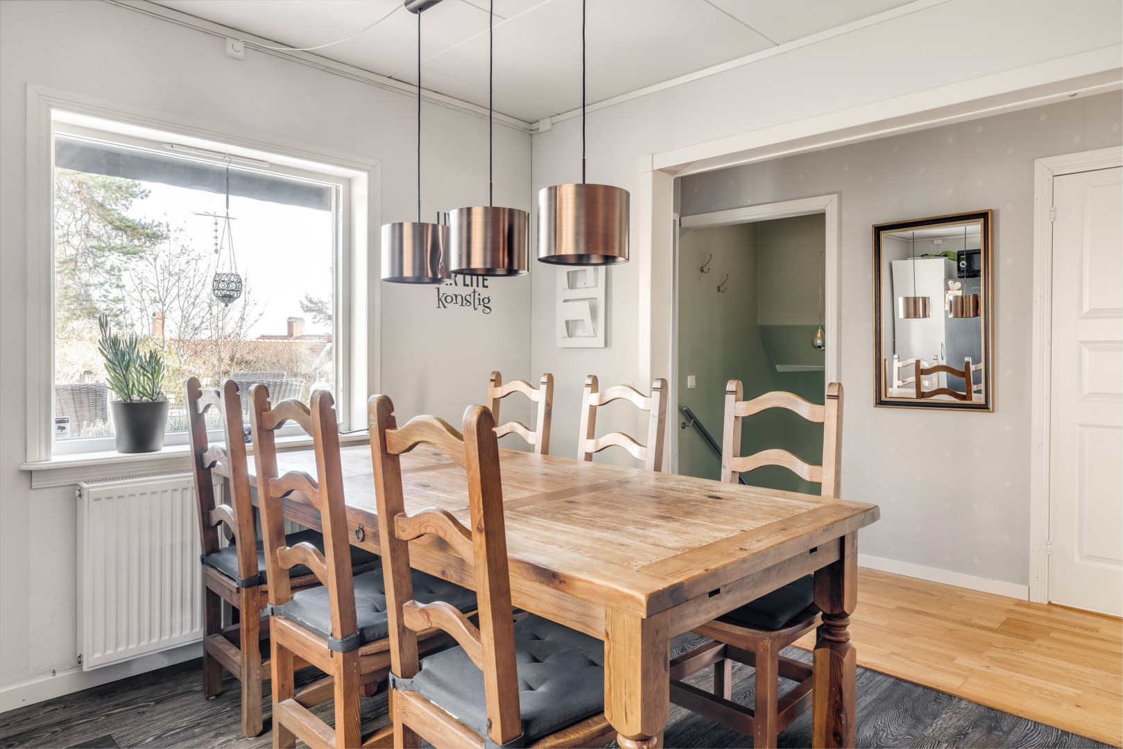 Bostadsbild från Apterarvägen 4, Till salu i Rasbo, Uppsala