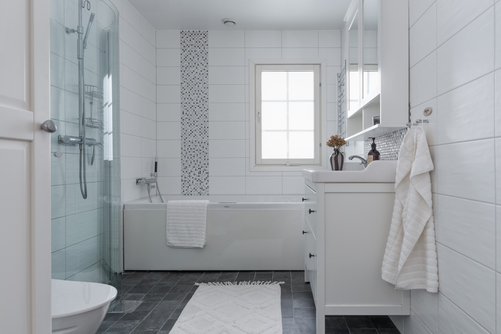 Bostadsbild från Ruagatan 38, Såld i Barkarö, Västerås