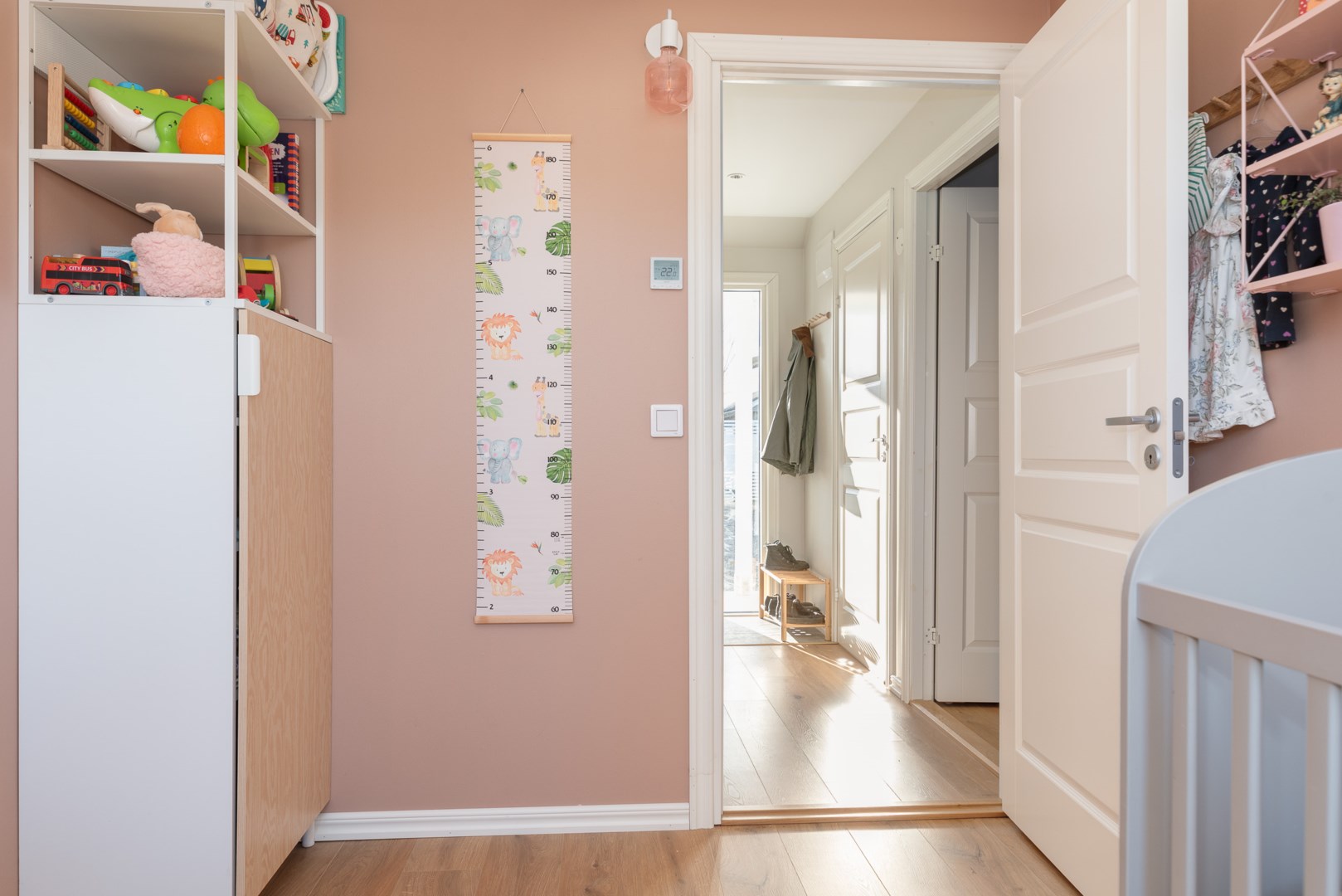 Bostadsbild från Klarinettvägen 10, Såld i Lycksta, Västerås