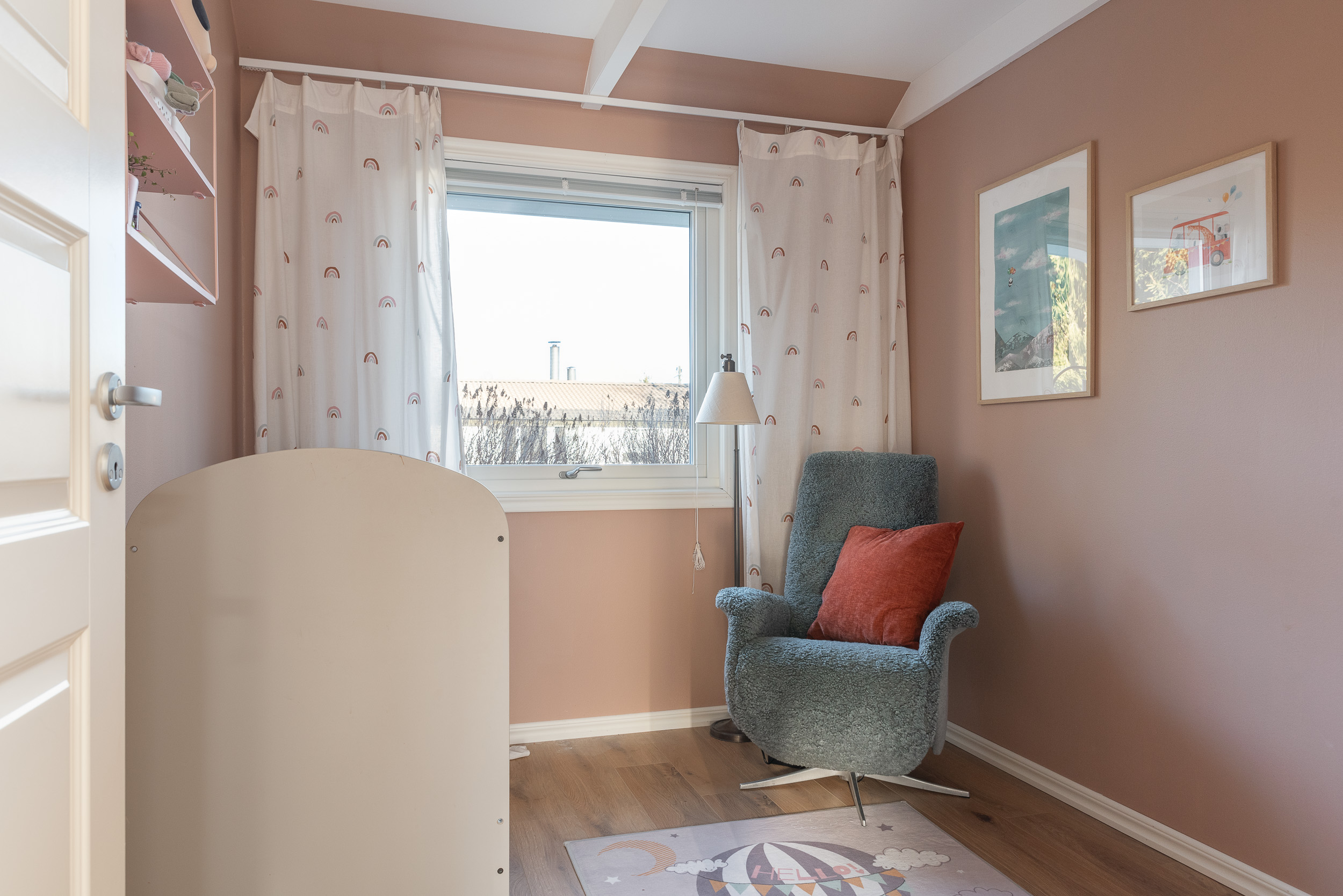 Bostadsbild från Klarinettvägen 10, Såld i Lycksta, Västerås