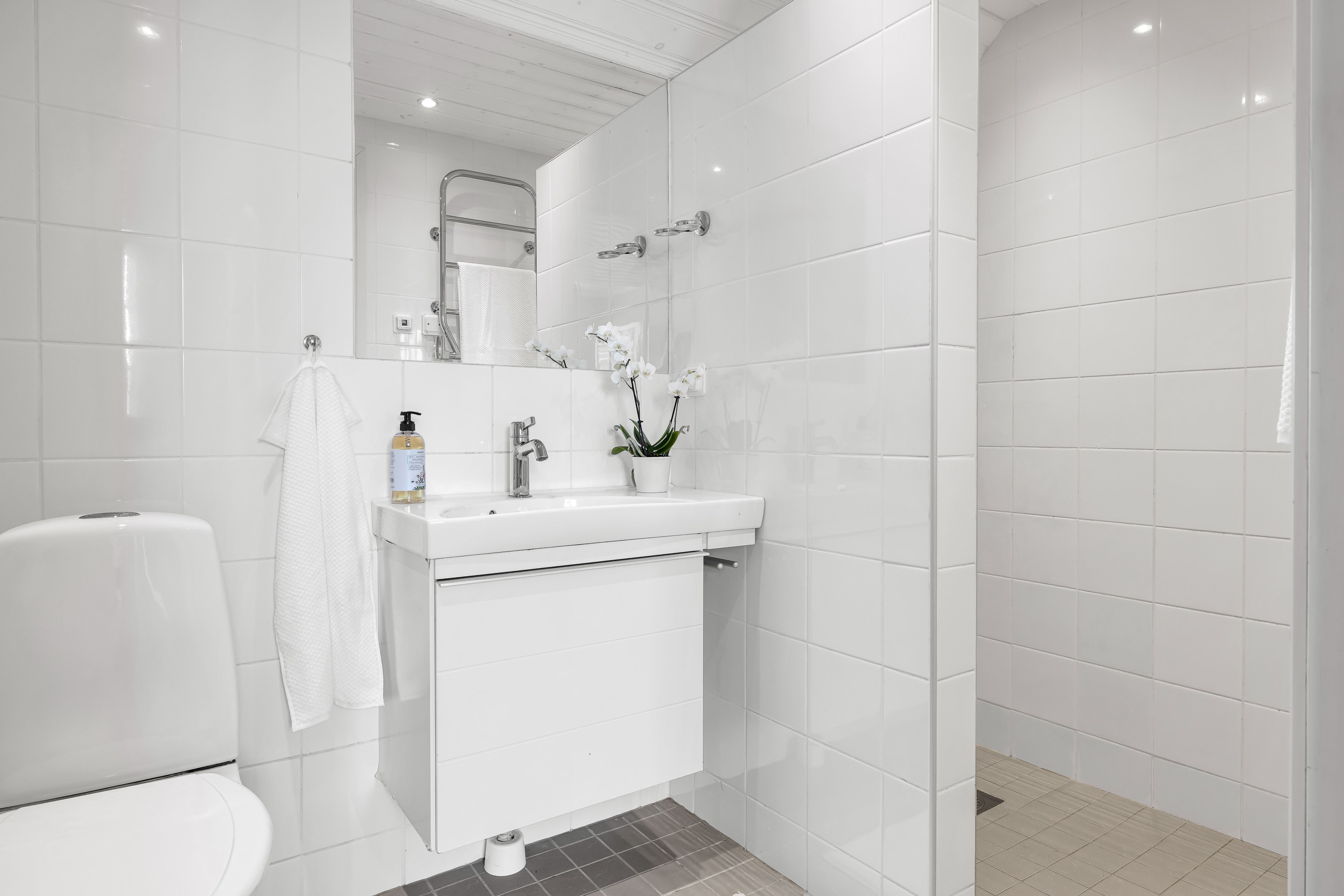 Bostadsbild från Hasselvägen 24, Såld i Storvreta, Uppsala