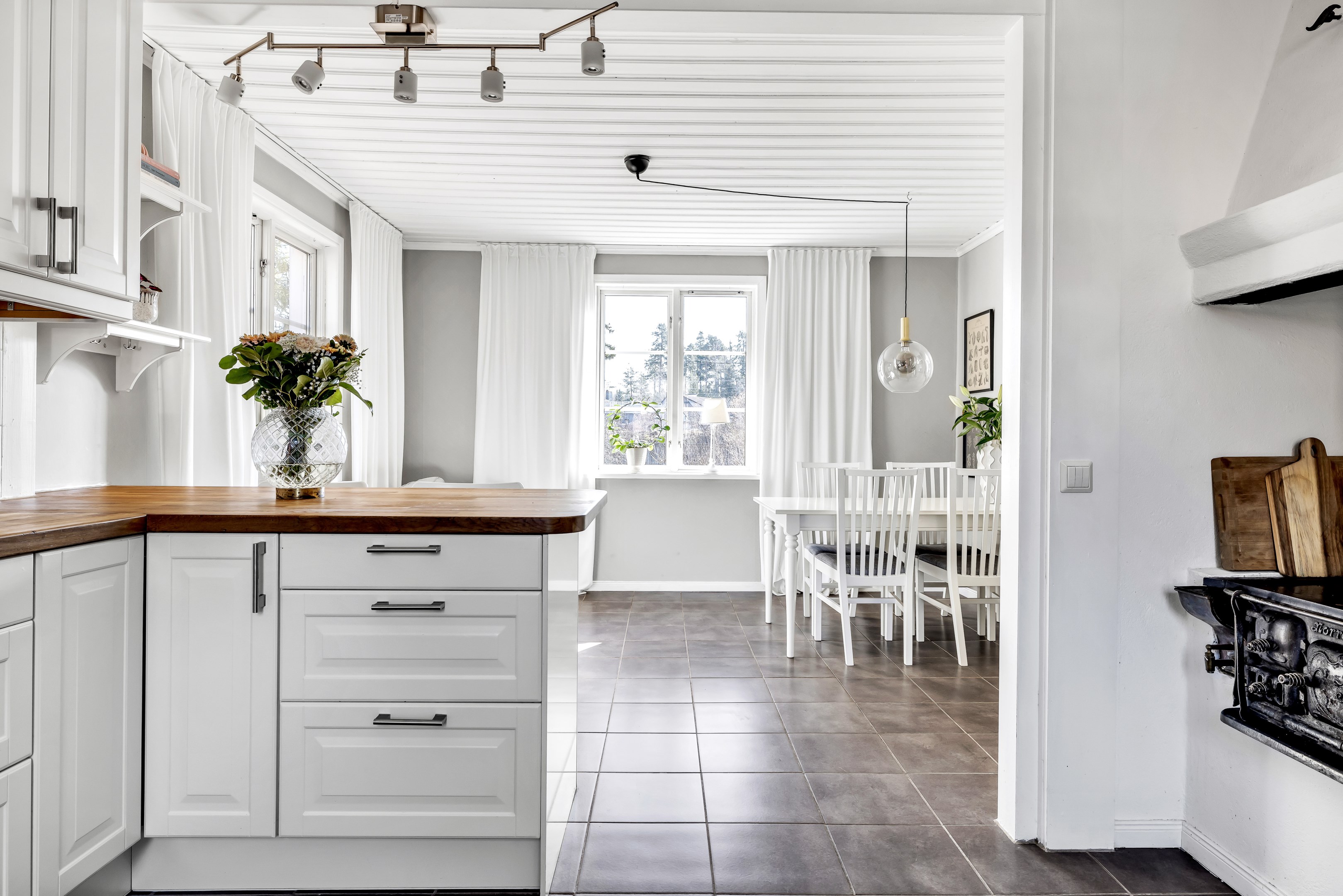 Bostadsbild från Hasselvägen 24, Såld i Storvreta, Uppsala